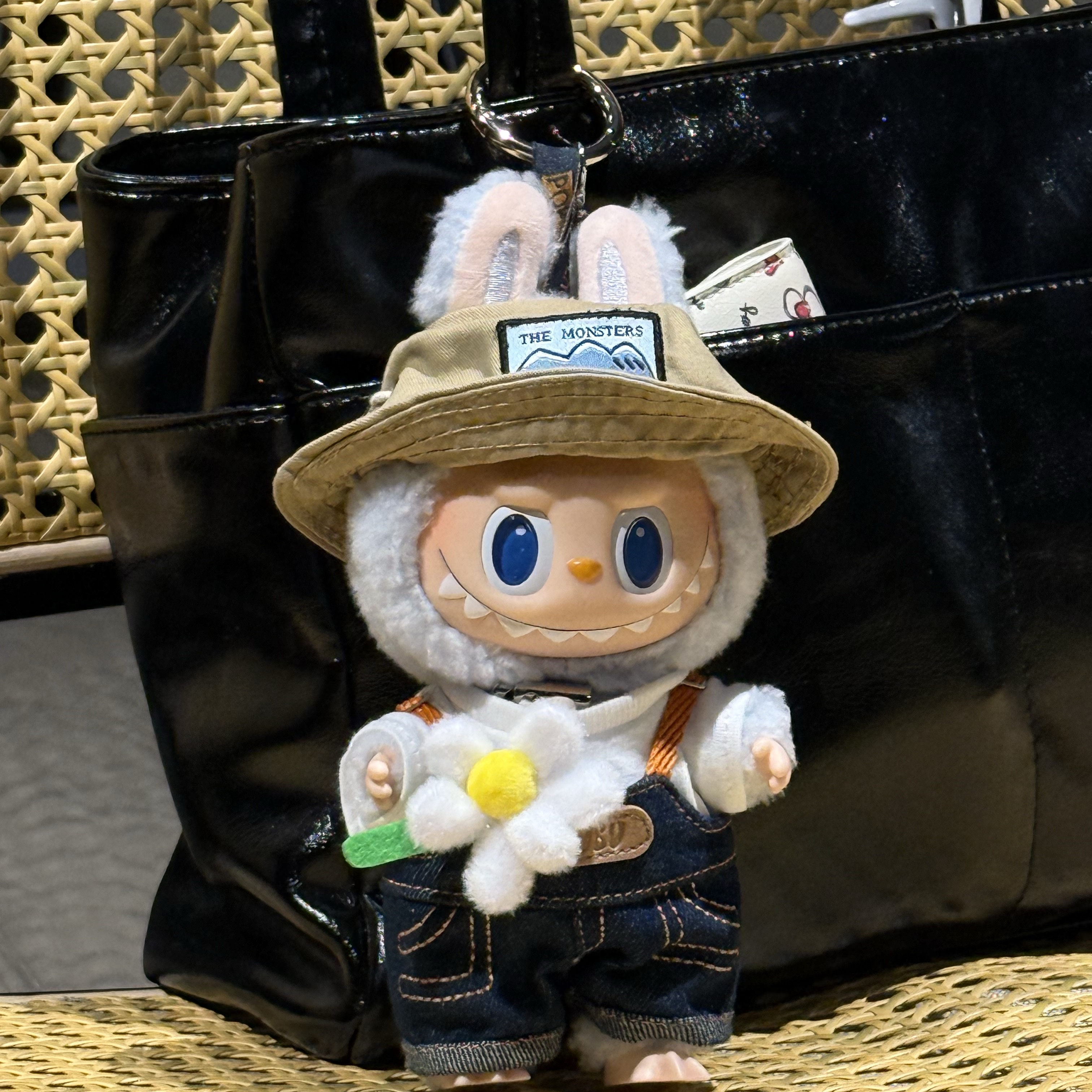 Pop Mart Fall In Wild Labubu Series Toy Keyring 착용 스타일 - 1