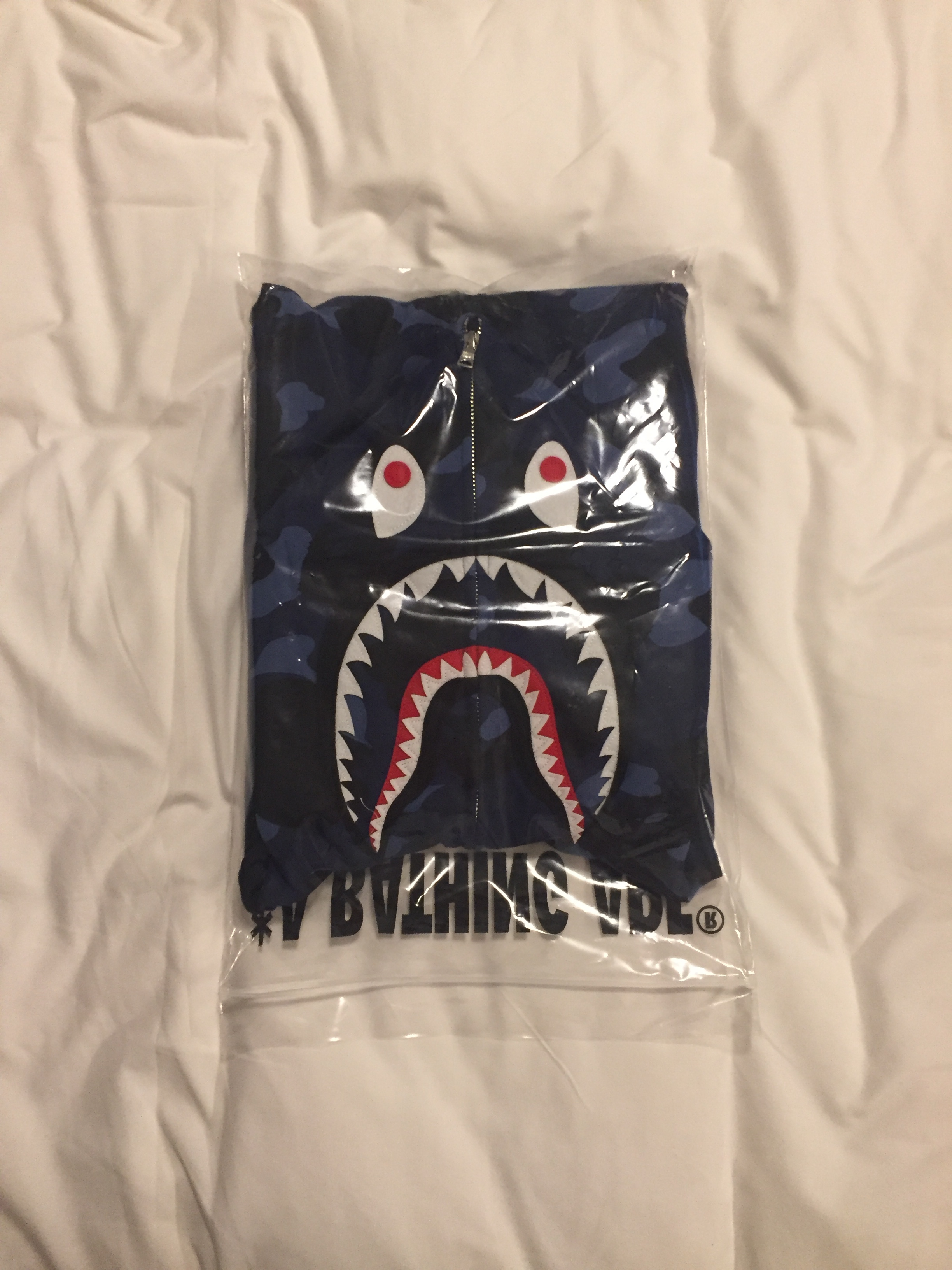 BAPE Color Camo Shark Full Zip Hoodie Navy 착용 스타일 - 3