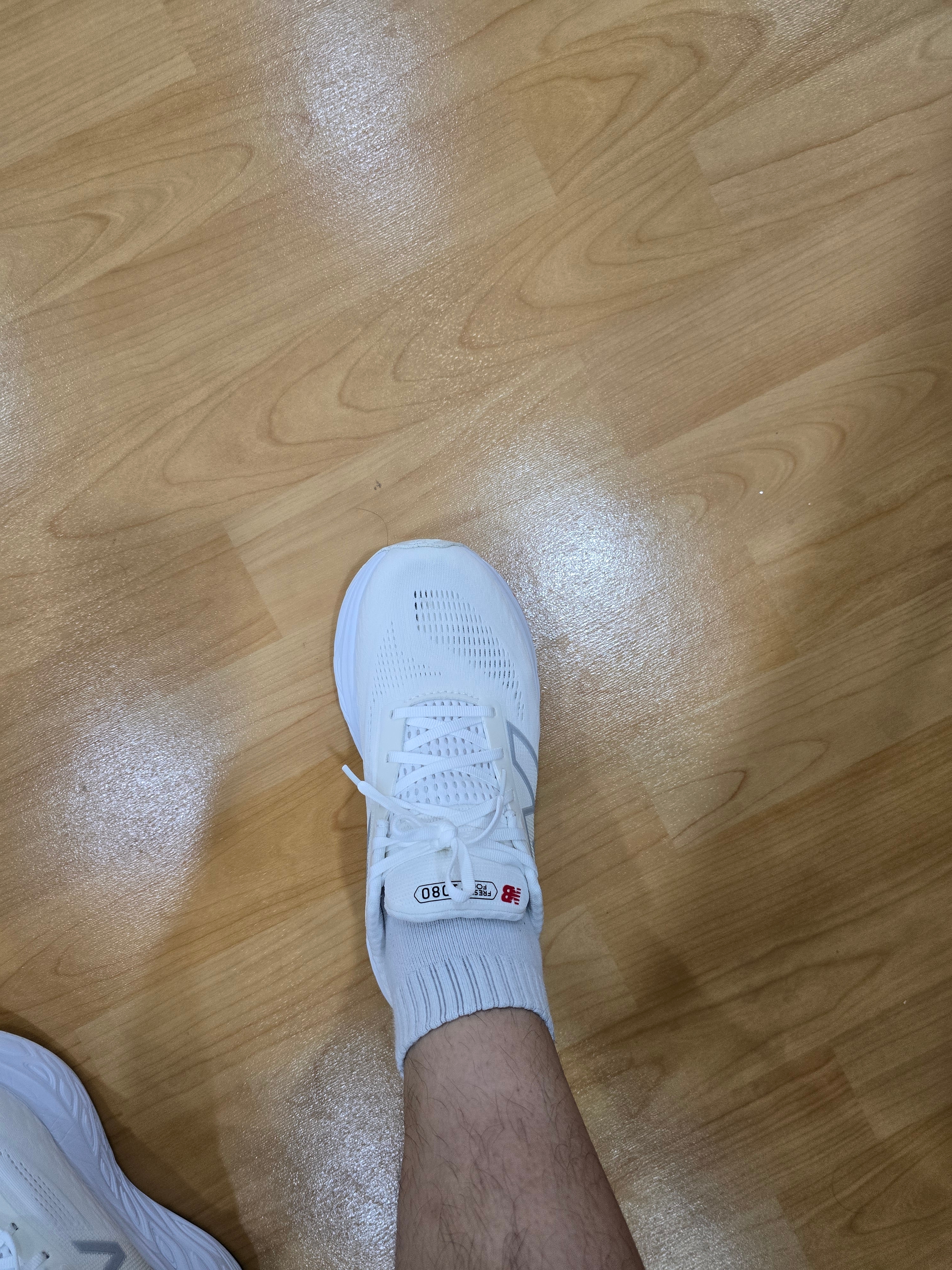 New Balance Fresh Foam X 1080v14 White Silver Metallic - 2E Wide 착용 스타일 - 3