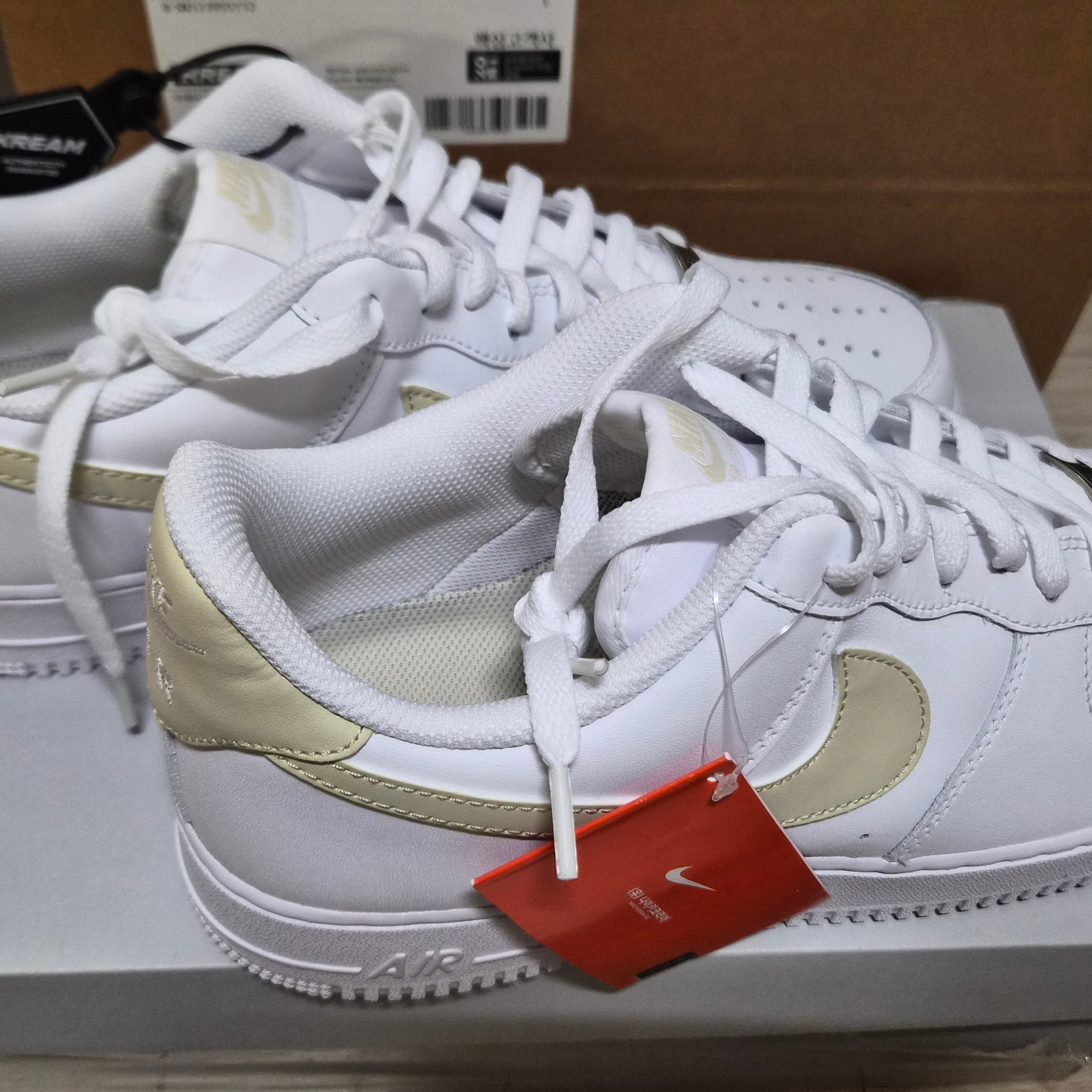 Nike Air Force 1 '07 White Light Khaki 착용 스타일