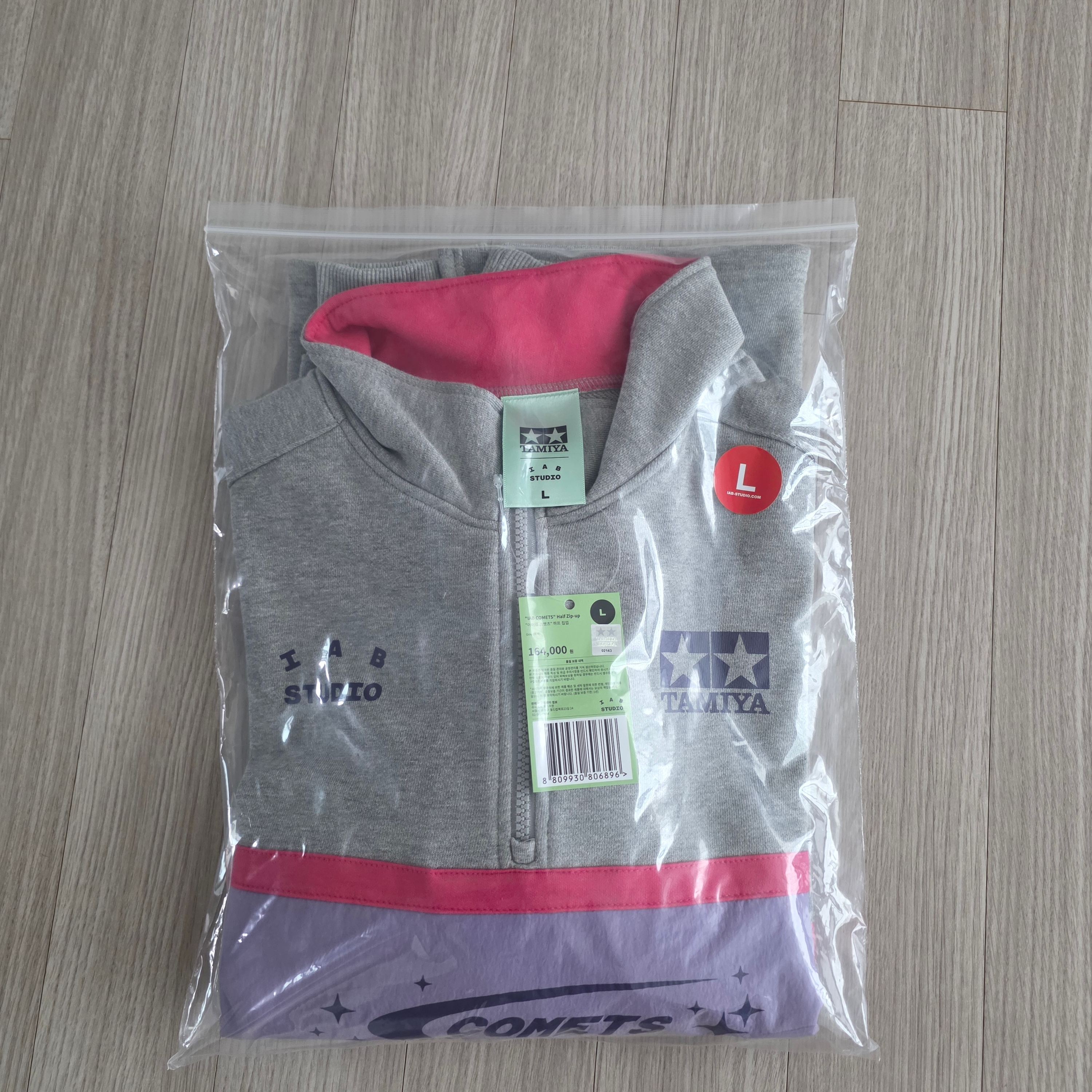IAB Studio x Tamiya IAB Comets Half Zip-Up Gray 착용 스타일 - 2