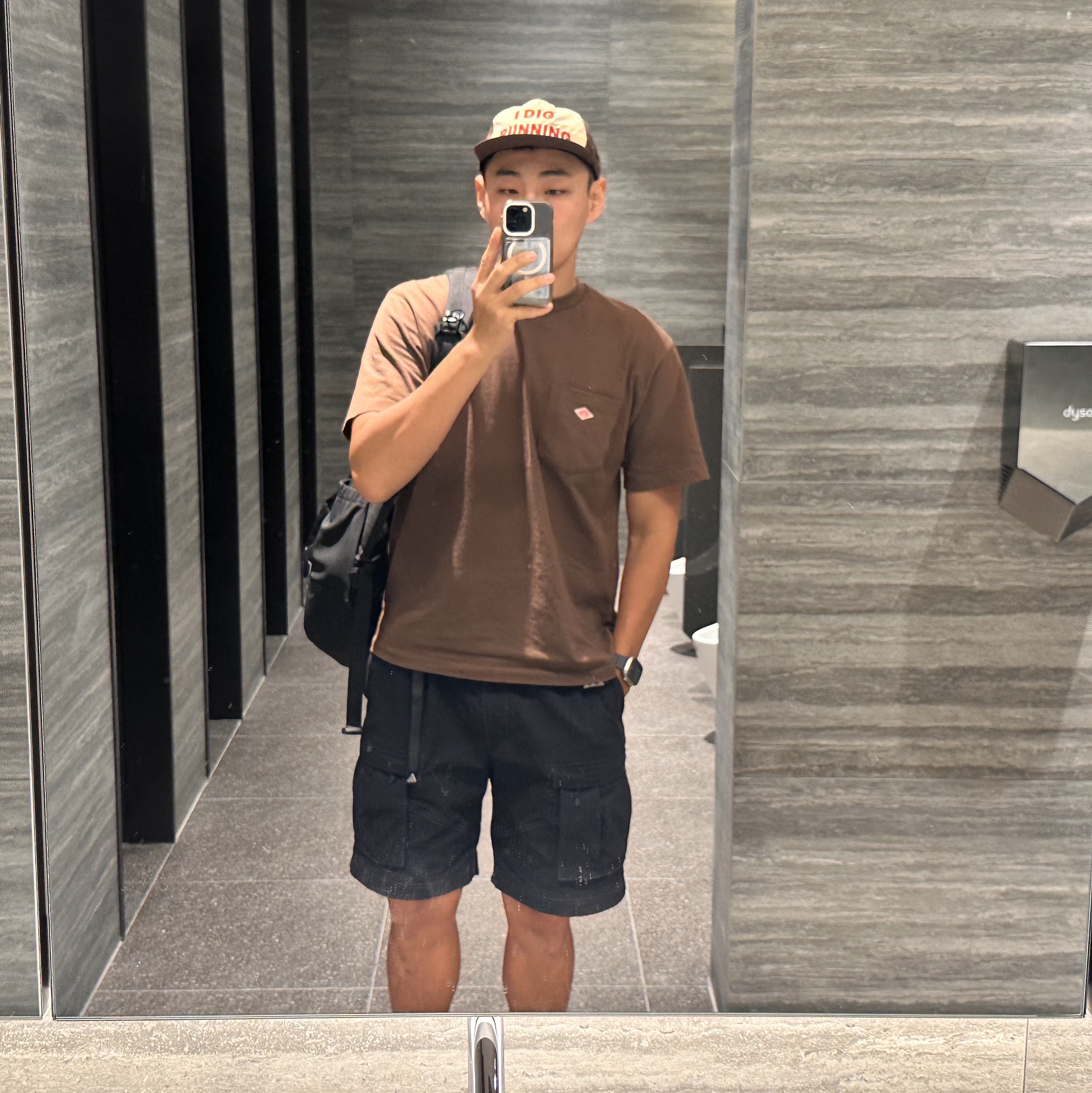 Alex Zono I Dig Running Trucker Hat OG Brown 착용 스타일 - 2