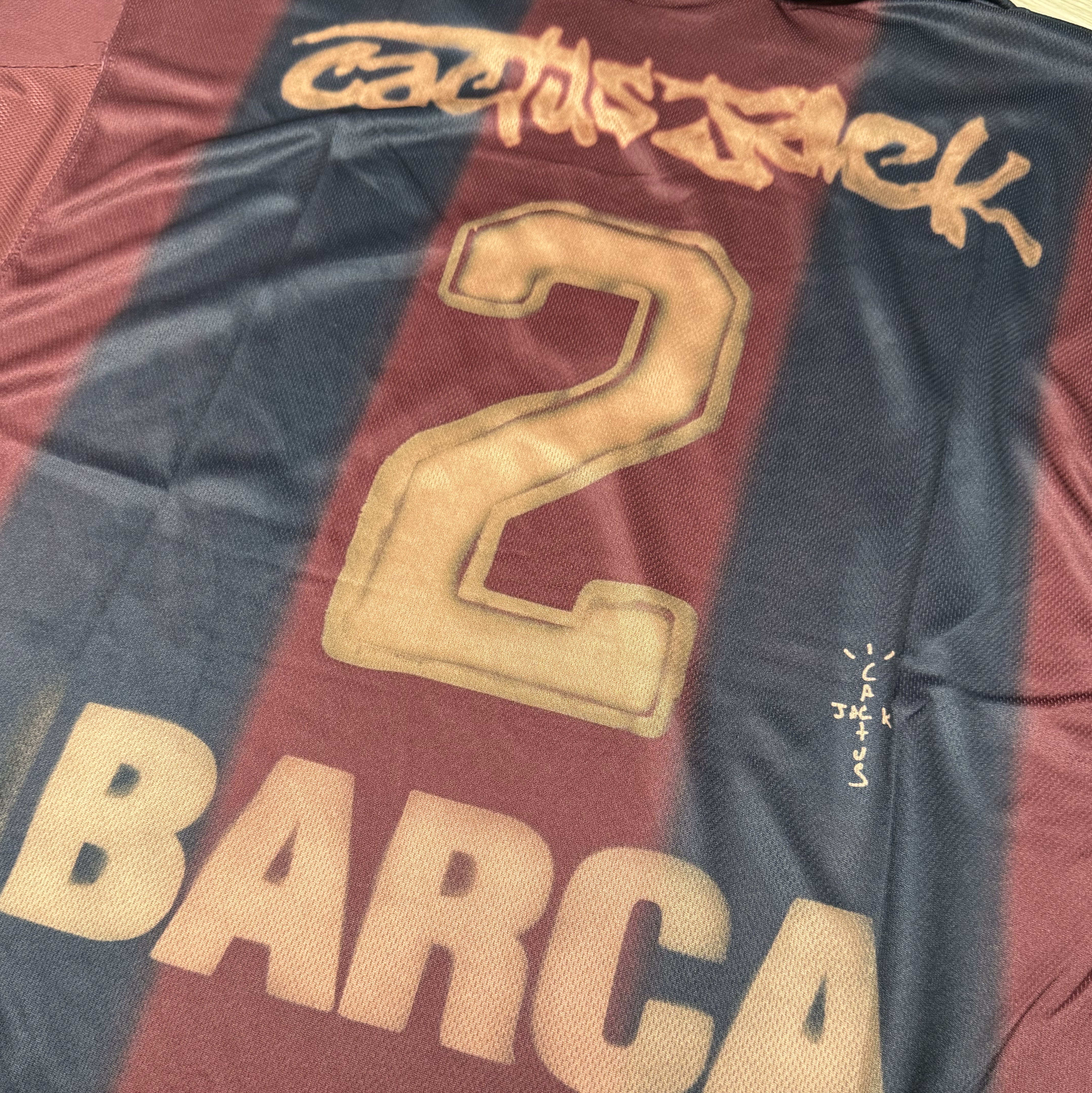 Nike FC Barcelona x Travis Scott Retro 2000/01 Home Skeleton Jersey Multicolor (Non Marking Ver.) 착용 스타일 - 1