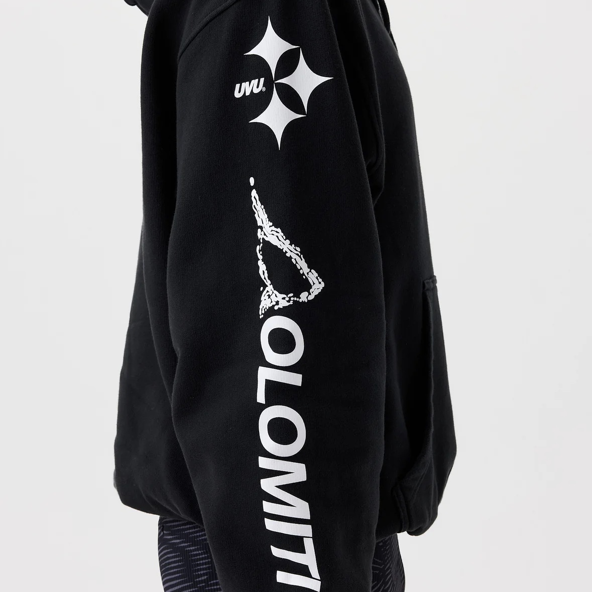 UVU Dolomiti Hoodie Black 착용 스타일 - 2
