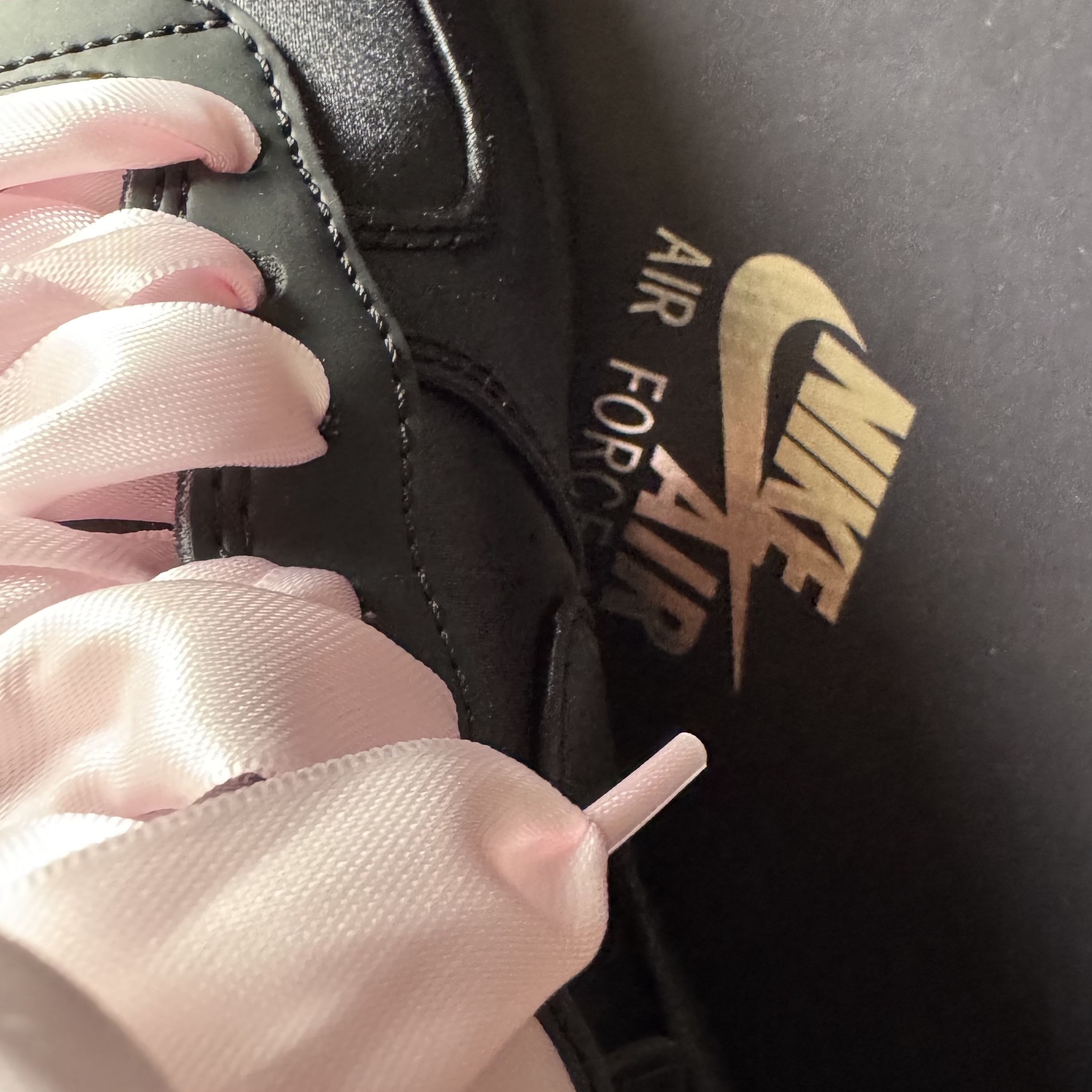 (W) Nike Air Force 1 '07 LV8 Black Pink Ice 착용 스타일