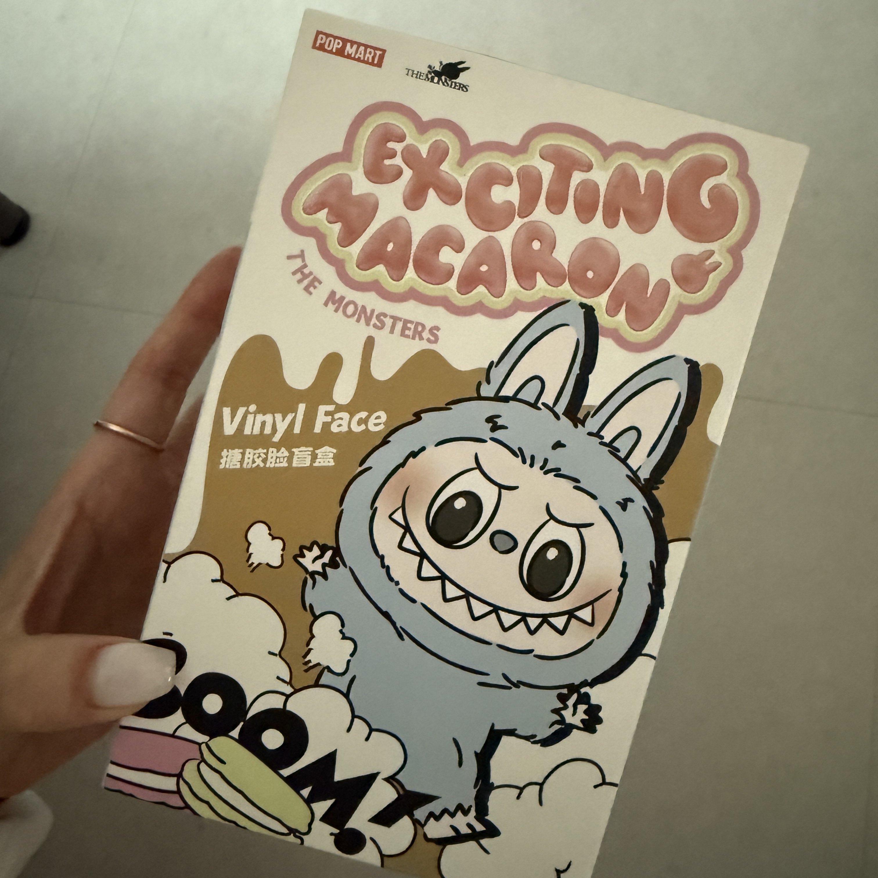 Pop Mart The Monsters Labubu Tasty Macarons Series Sealed Case (1 Blind Box) 착용 스타일 - 1