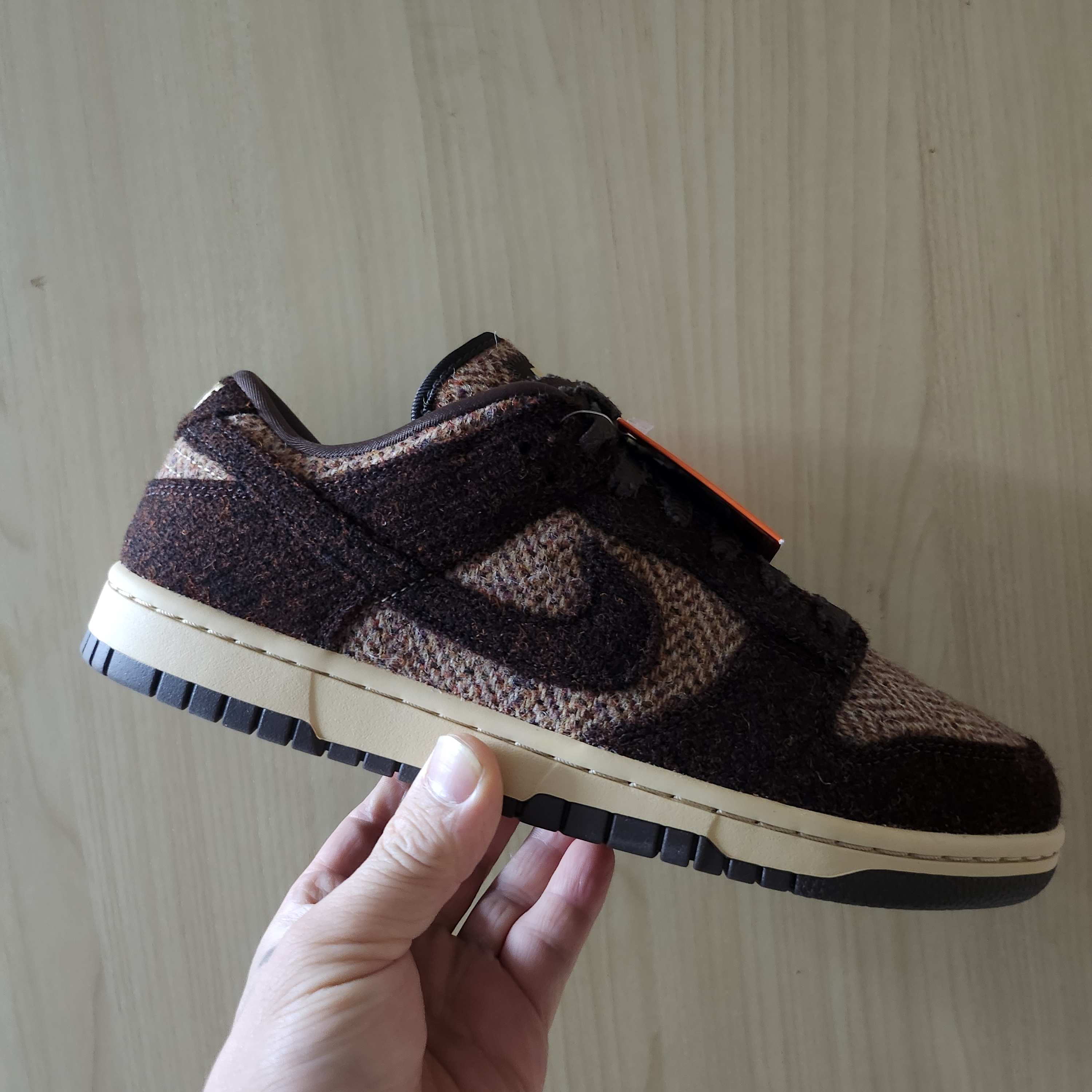 (W) Nike x Harris Tweed Dunk Low Sesame and Violet Mist 착용 스타일 - 1
