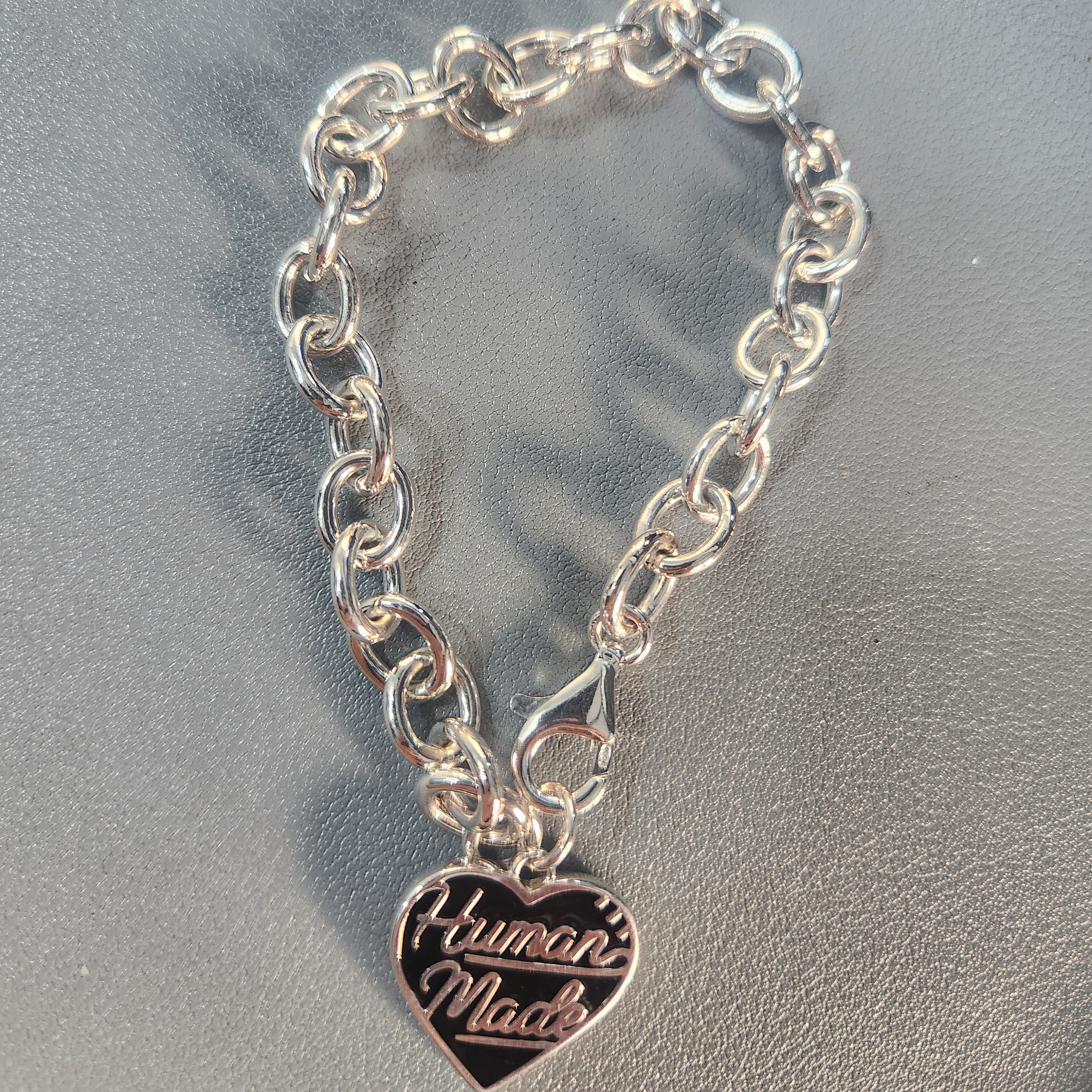 Human Made Heart Silver Bracelet Black 착용 스타일 - 2