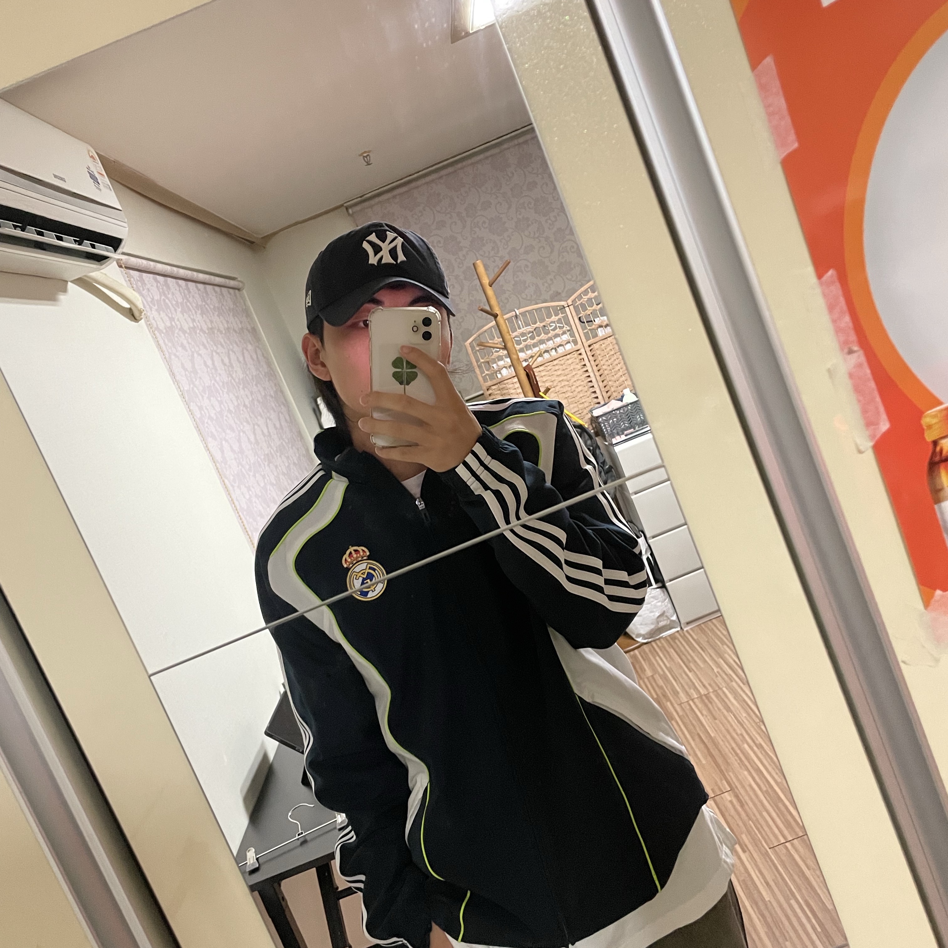 Adidas Real Madrid UBP Track Top Night Navy - KR Sizing, New Era x Thisisneverthat TNT 920UNST New York Yankees Ball Cap Navy 착용 스타일