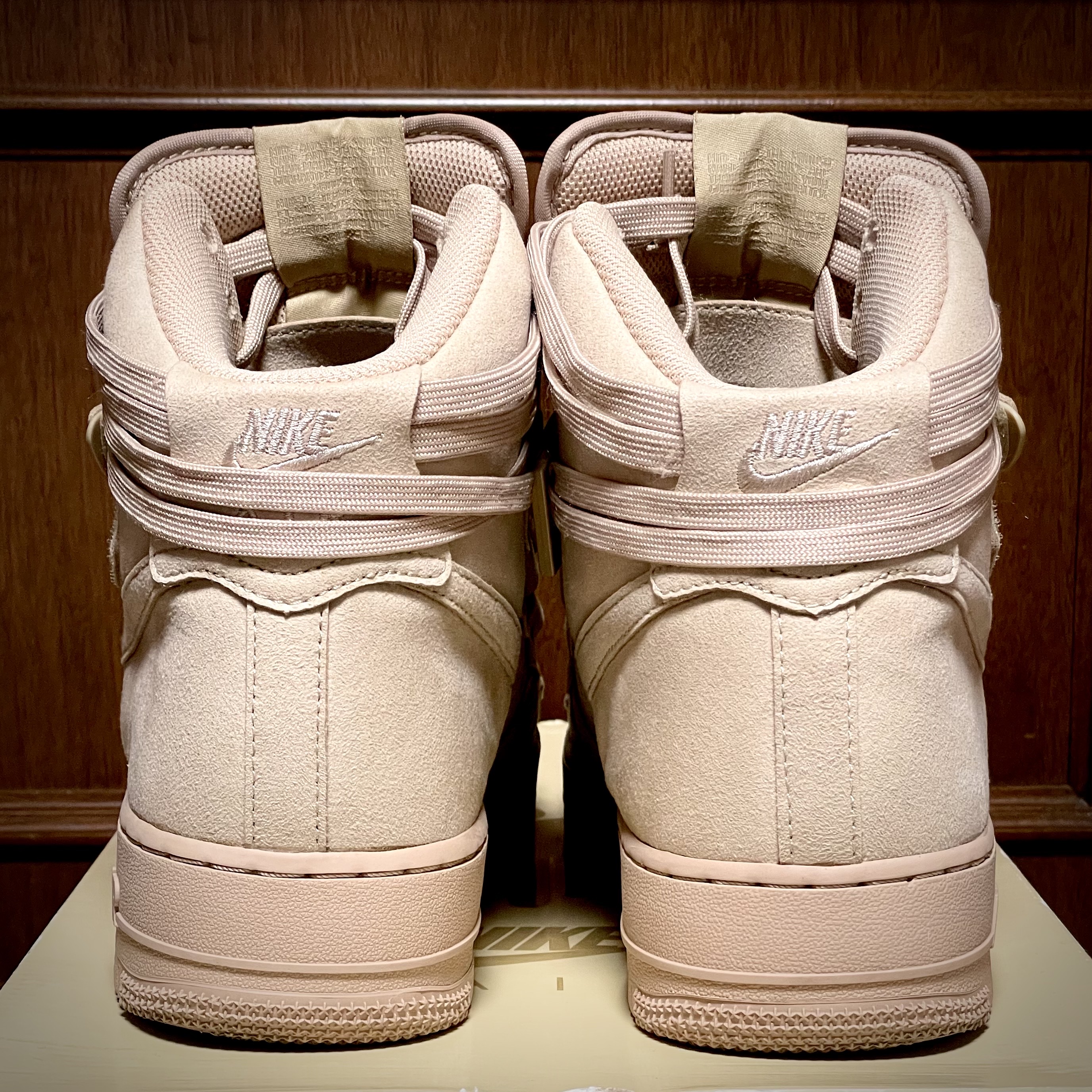 Nike x Billie Eilish Air Force 1 High '07 SP Mushroom 착용 스타일 - 4