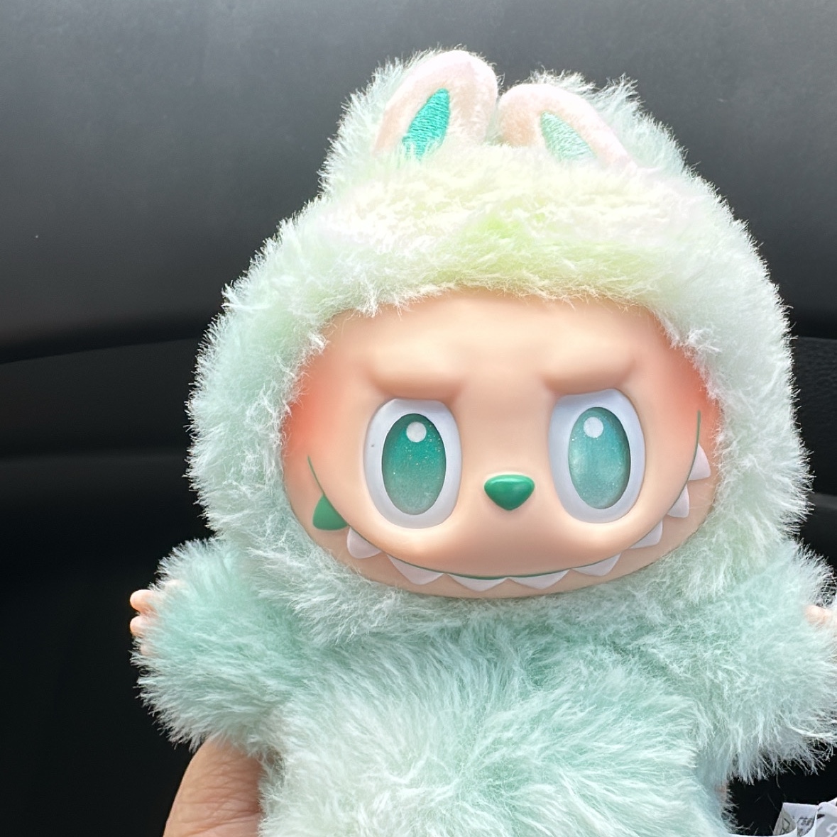 Pop Mart Labubu The Monsters Highlight Series Sealed Case (1 Blind Box), Pop Mart Labubu The Monsters Highlight Series Serenity Keyring (Opened Case) 착용 스타일