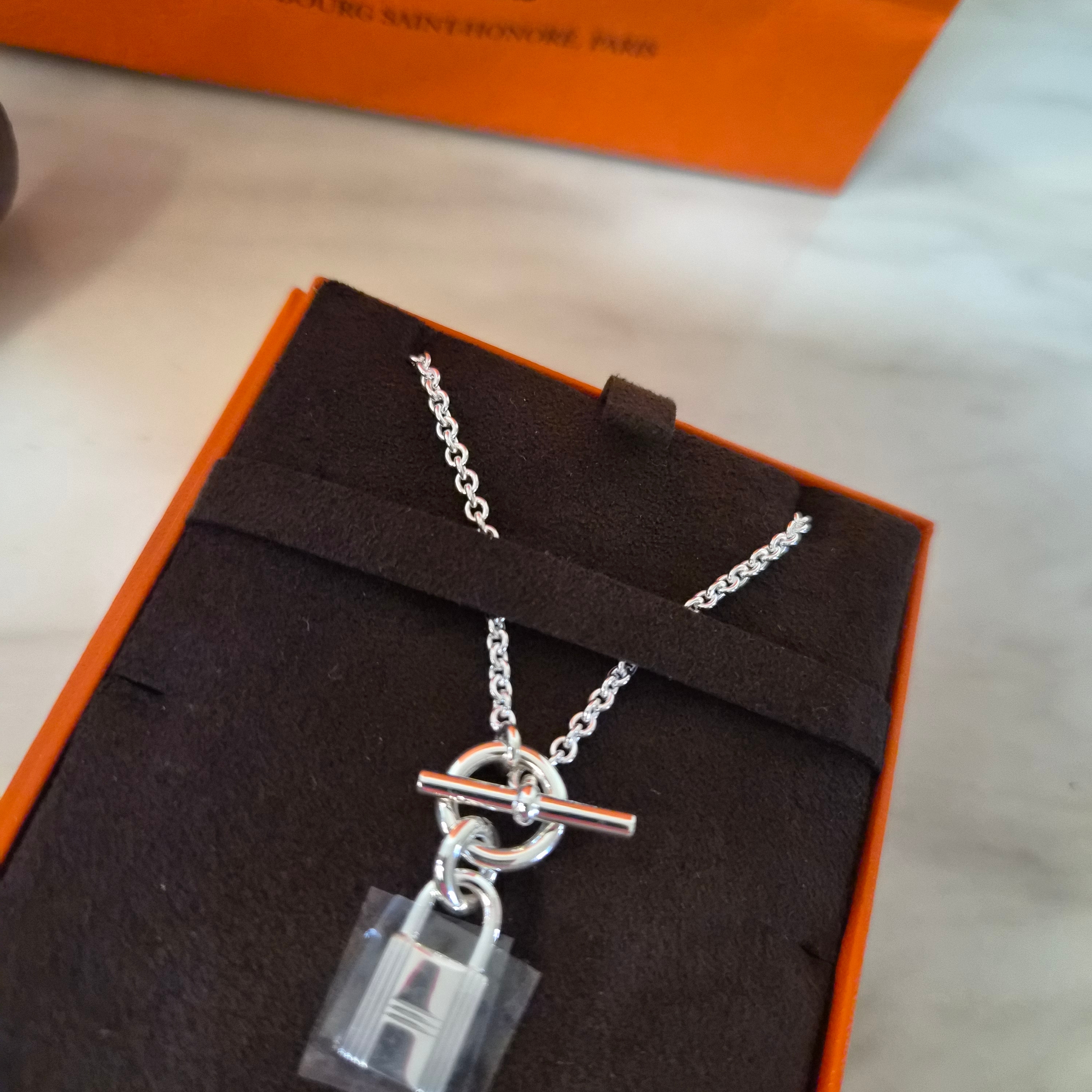 (W) Hermes Amulettes Cadenas Pendant Sterling Silver 착용 스타일 - 2