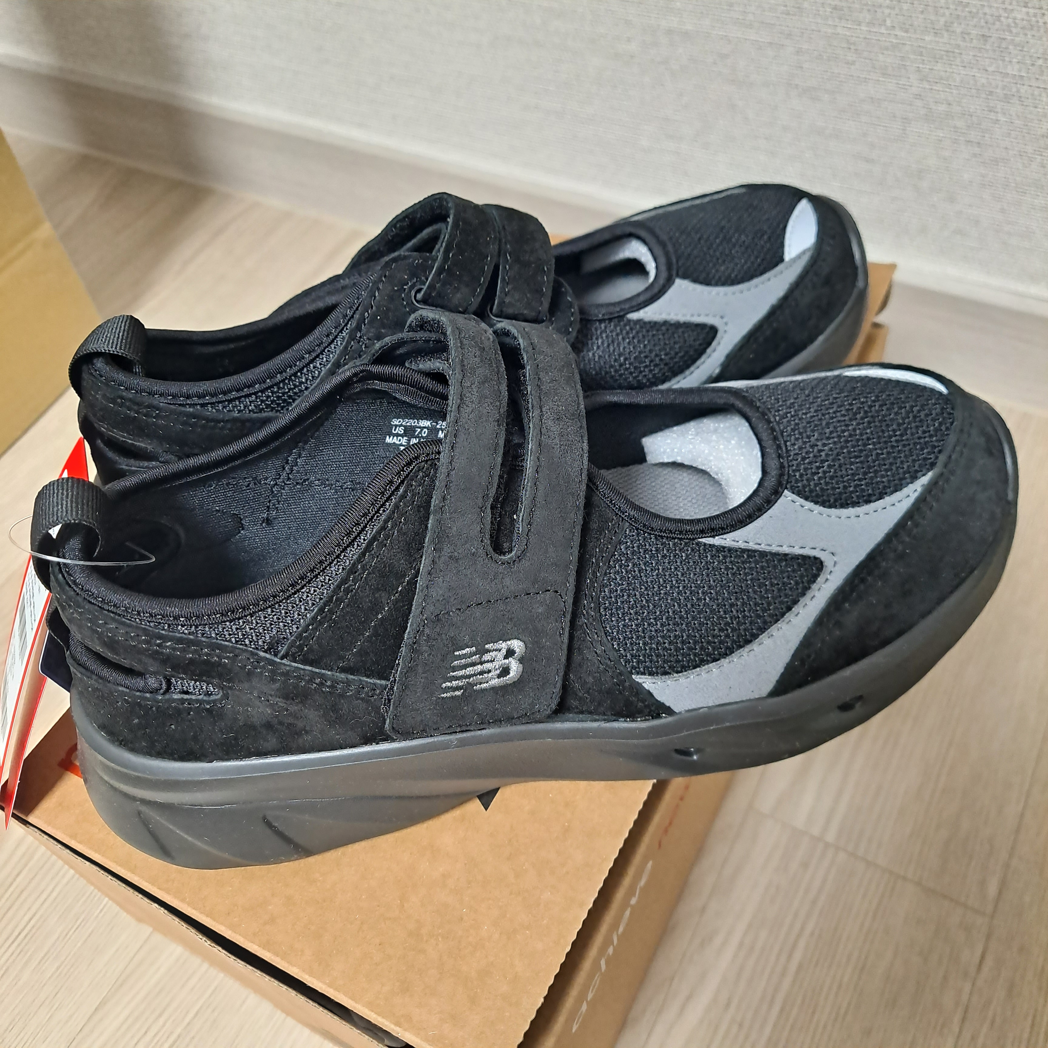 (W) New Balance Breeze SD2203 Black 착용 스타일