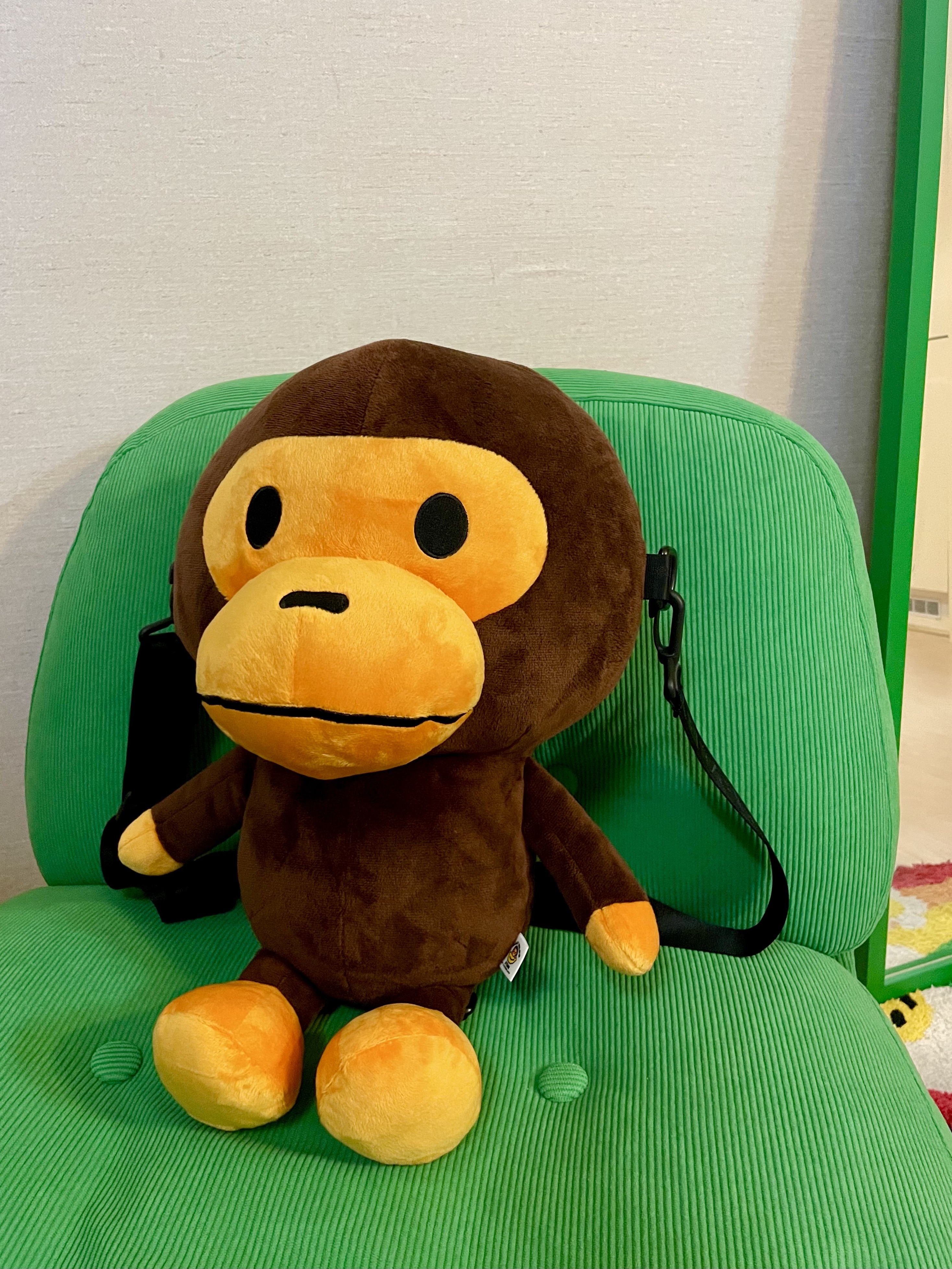 BAPE Baby Milo Plush Doll Backpack Brown 착용 스타일