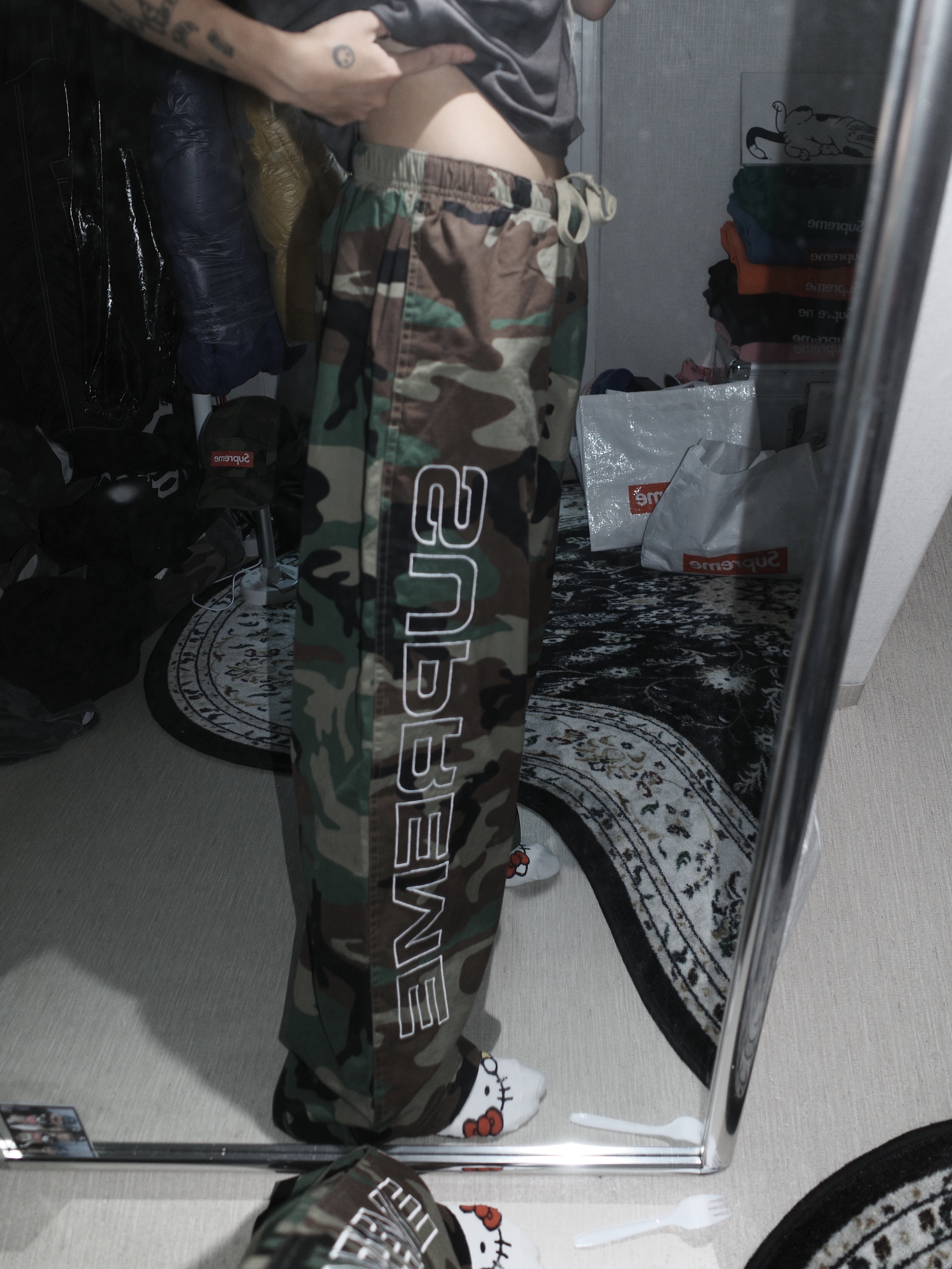 Supreme Spellout Embroidered Ripstop Track Pants Woodland Camo - 25FW 착용 스타일