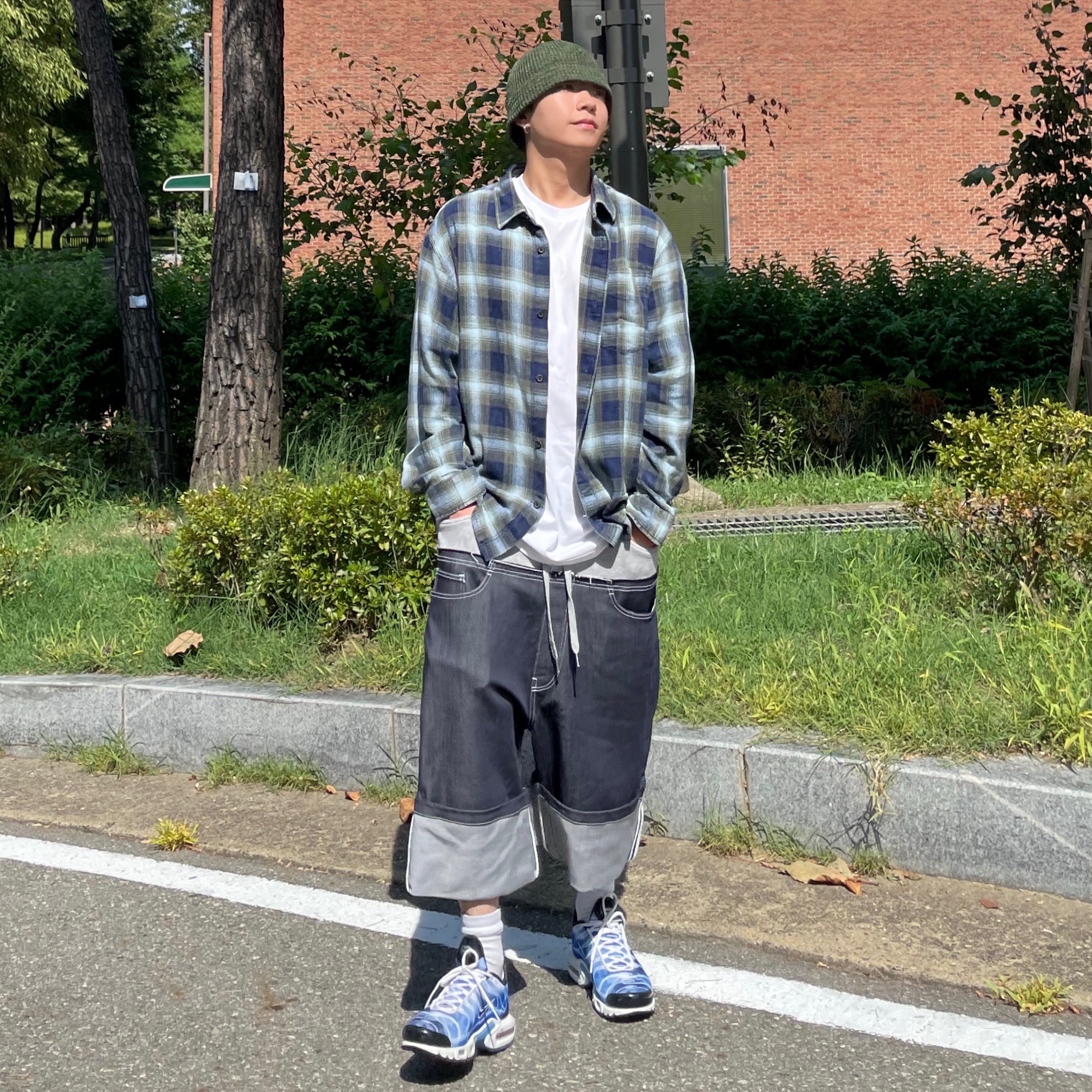 SERIES Indigo Washed Check Oversized Shirt Indigo 착용 스타일 - 1