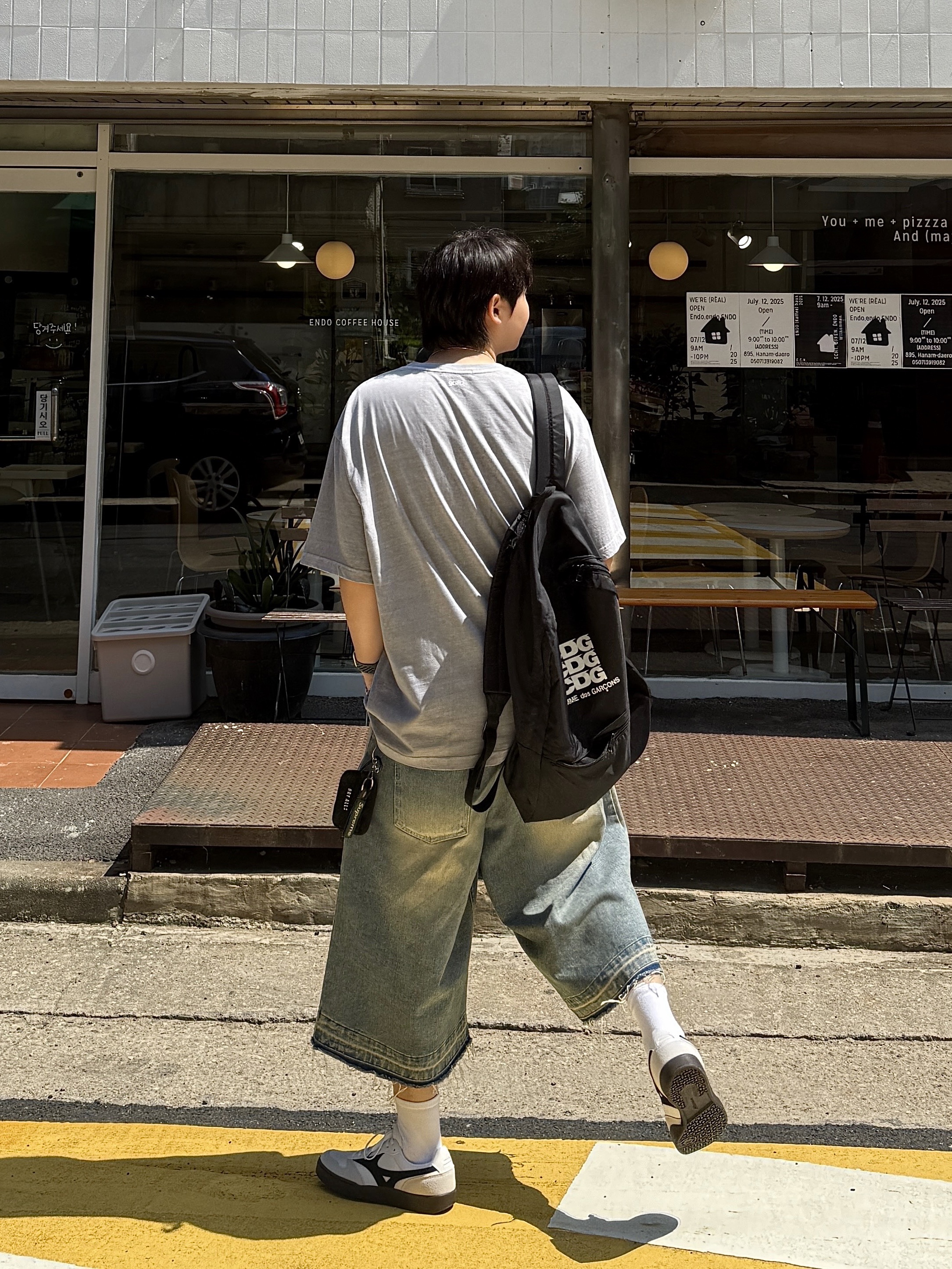 Mizuno CITY WIND White Black Nimbus Cloud, CDG Backpack Black 착용 스타일 - 1