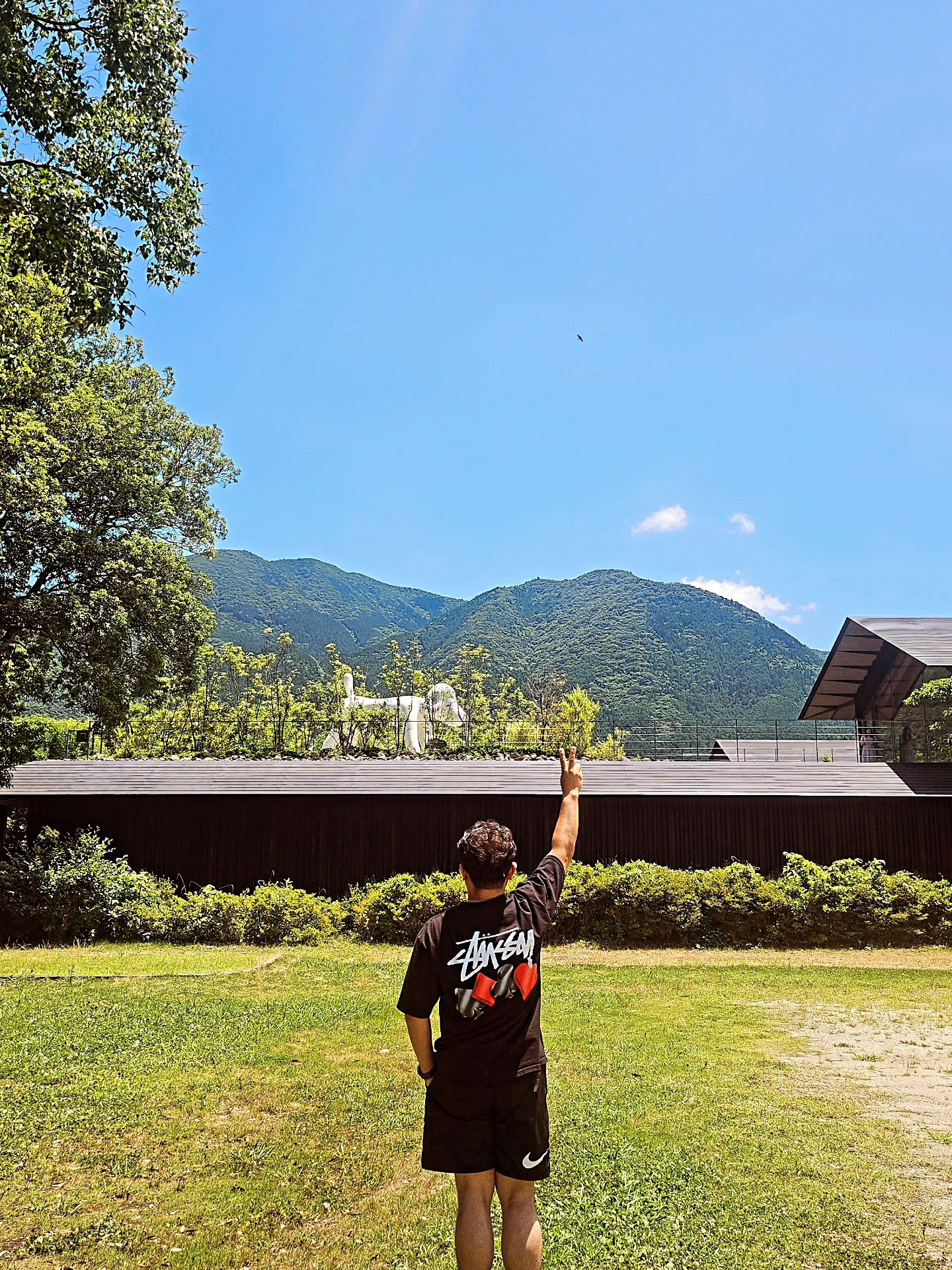 Stussy Suits T-Shirt Black 착용 스타일