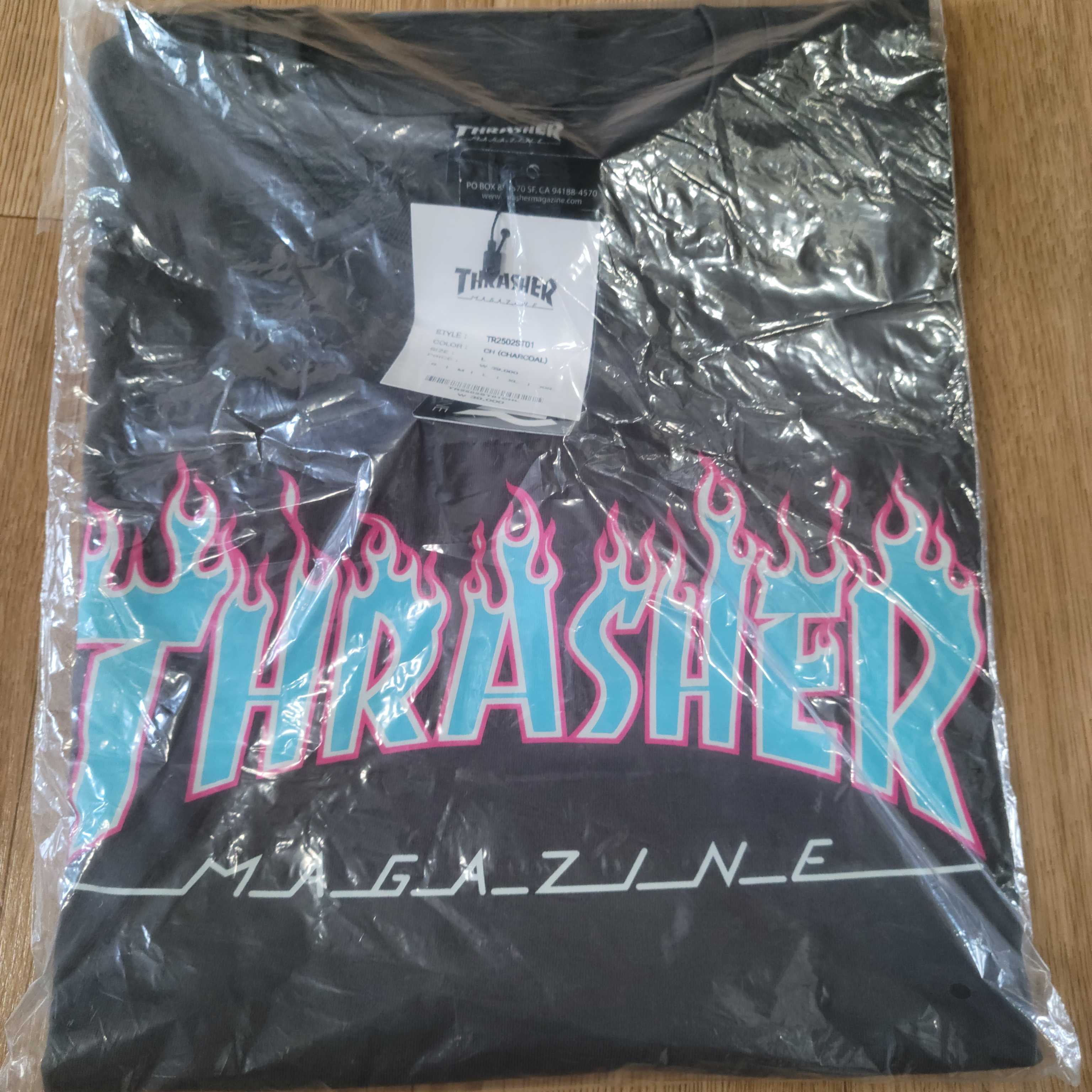 THRASHER Flame Short Sleeve T-Shirt Charcoal 착용 스타일