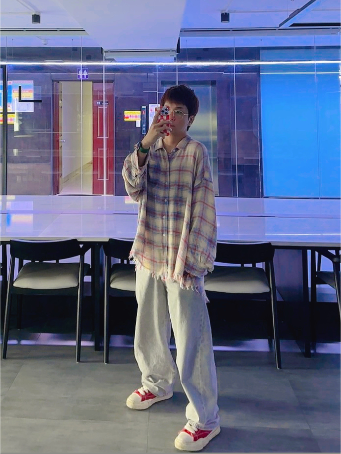 Maison Mihara Yasuhiro Peterson OG Sole OD Canvas Low-top Sneakers Red, Chrome Hearts Mesh Varsity Shorts Black 착용 스타일 - 1