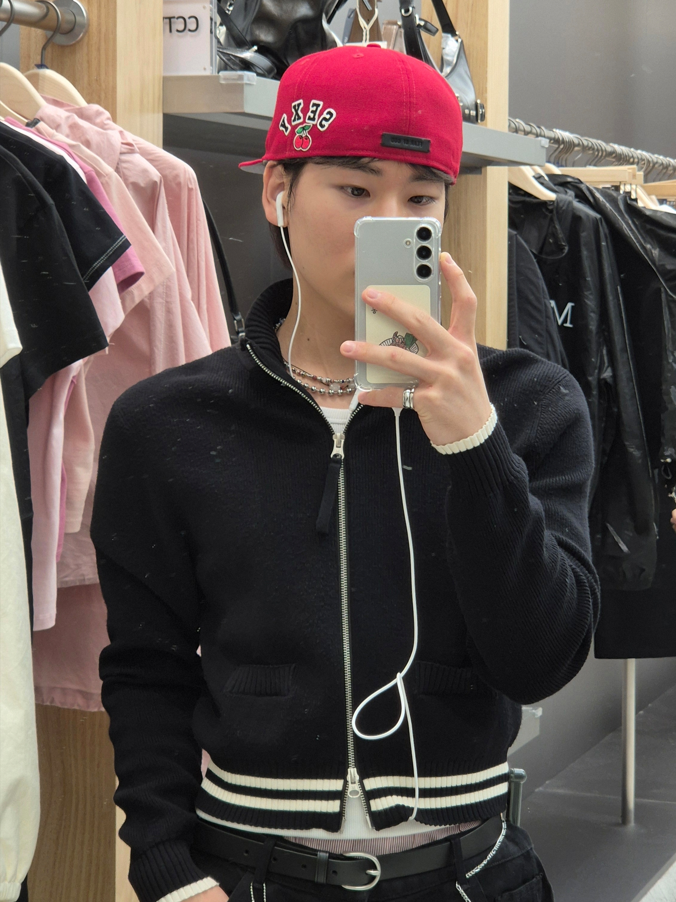 New Era x Fear of God 59FIFTY Cincinnati Reds Fitted Cap Red, Matin Kim Spell Point Stripe Knit Cardigan Black 착용 스타일 - 1