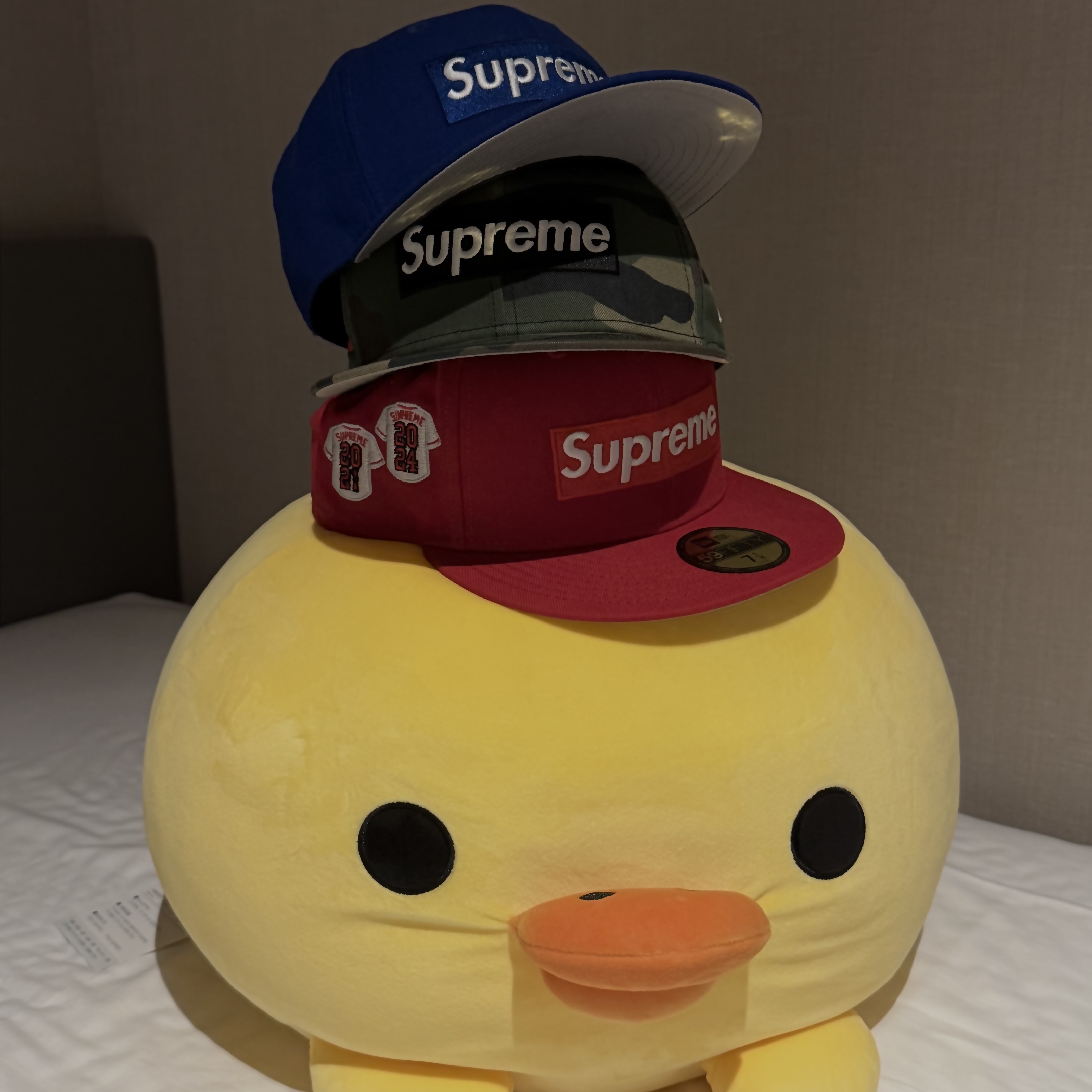Supreme x MLB Teams Box Logo New Era Woodland Camo San Francisco - 24SS, Supreme x New Era Jerseys Box Logo Red - 24FW 착용 스타일