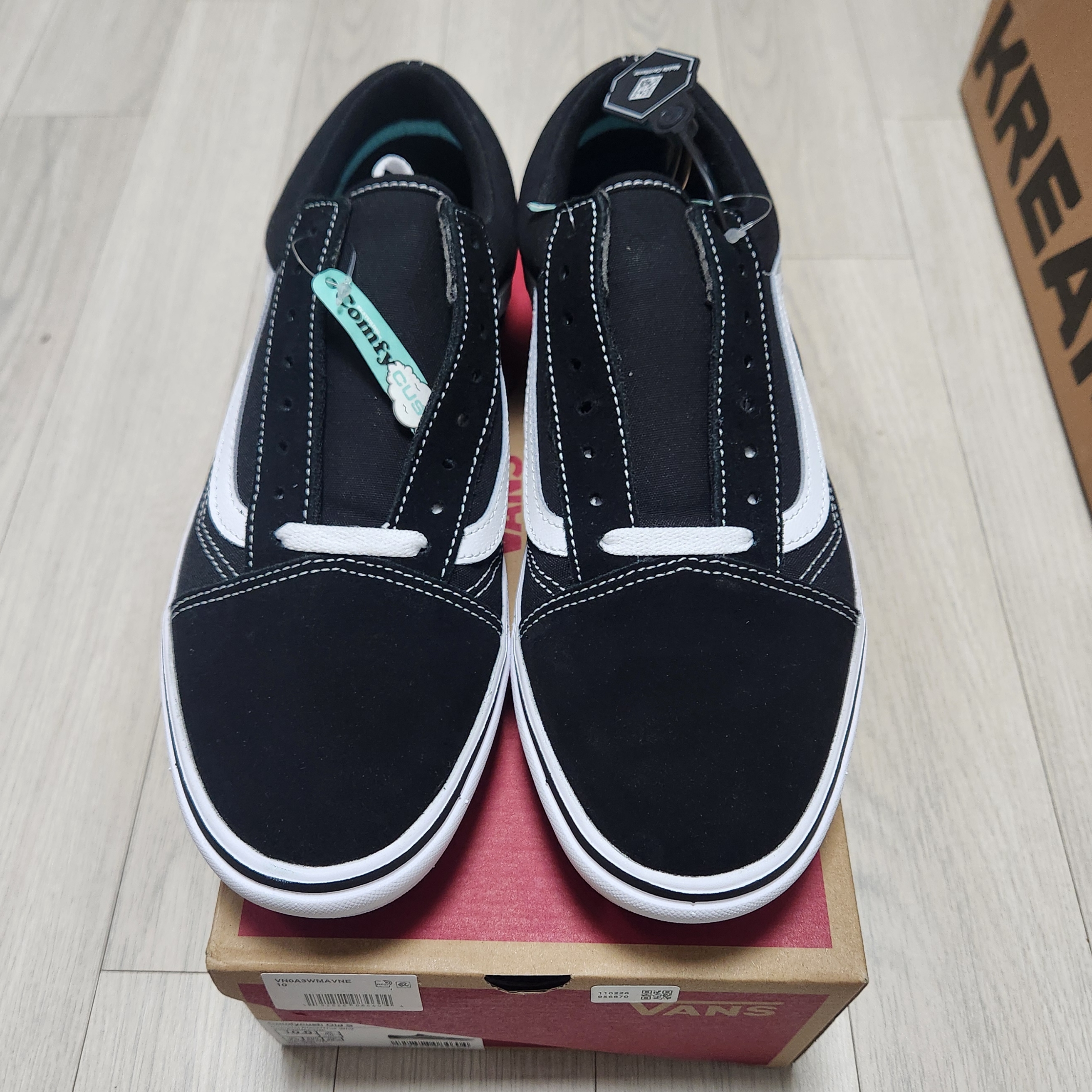 Vans ComfyCush Old Skool Black True white 착용 스타일