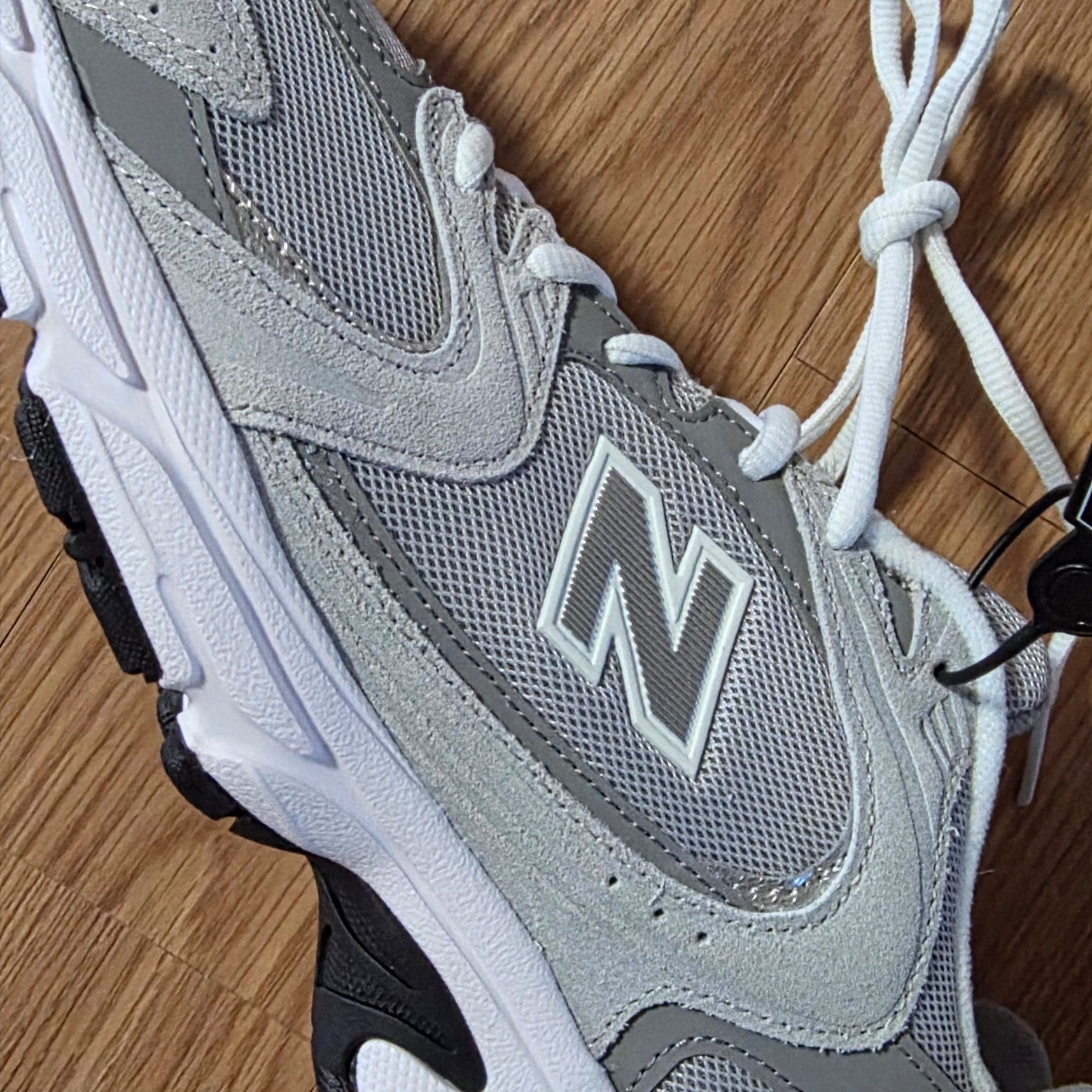 New Balance 530 Grey 착용 스타일