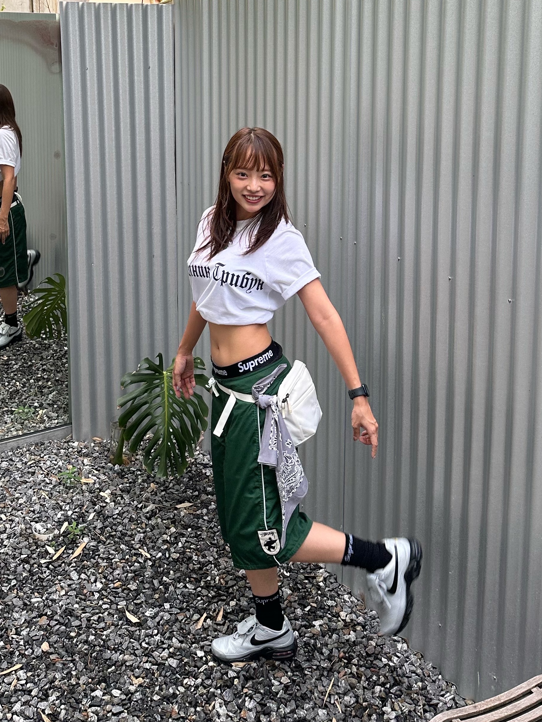 Yeezy x Gosha Rubchinskiy Tribune Herald TS-02 T-Shirt White, Nike Air Max Plus TNPO Wolf Grey and Black 착용 스타일 - 5