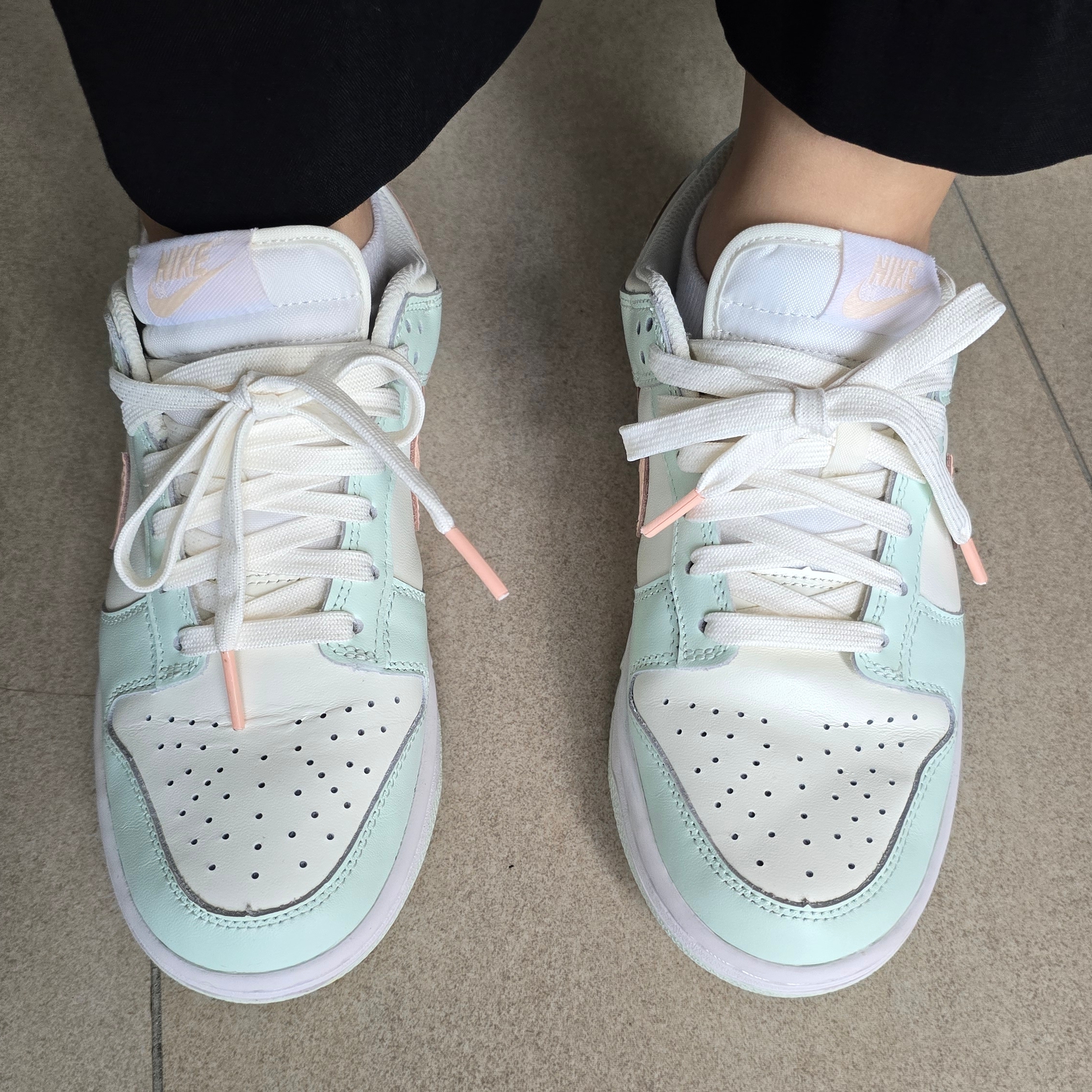(W) Nike Dunk Low Barely Green 착용 스타일 - 2