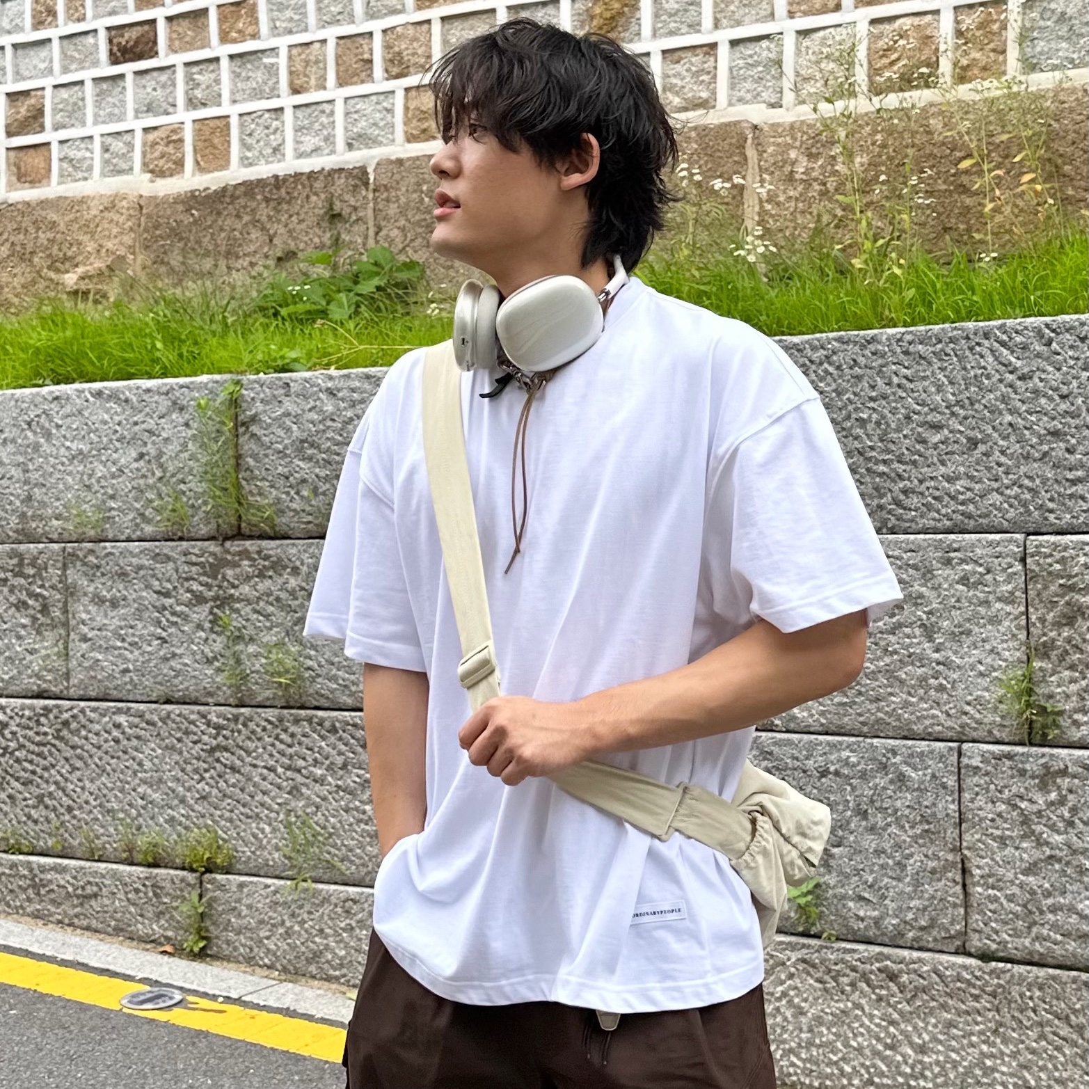 Our Legacy Ladon Leather Keychain Olive 착용 스타일 - 3