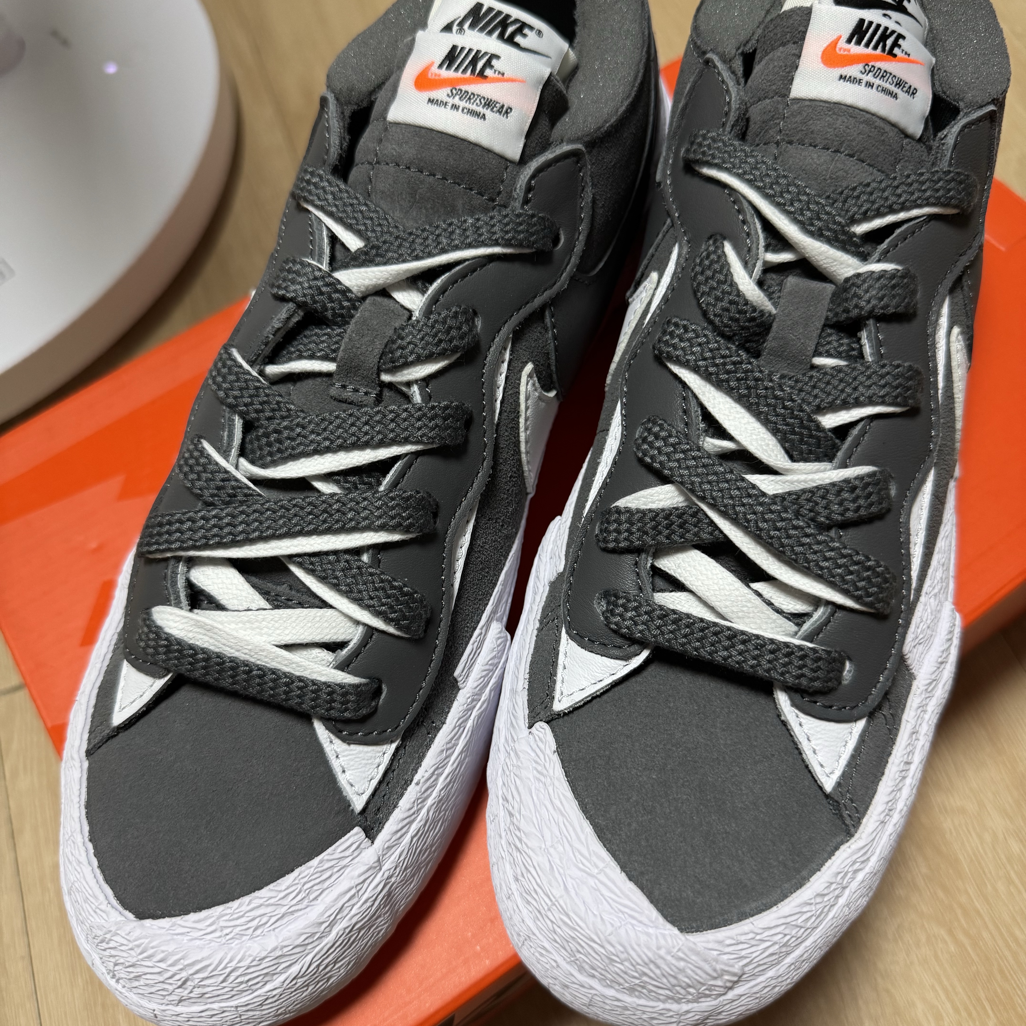 Nike x Sacai Blazer Low Iron Grey 착용 스타일 - 1