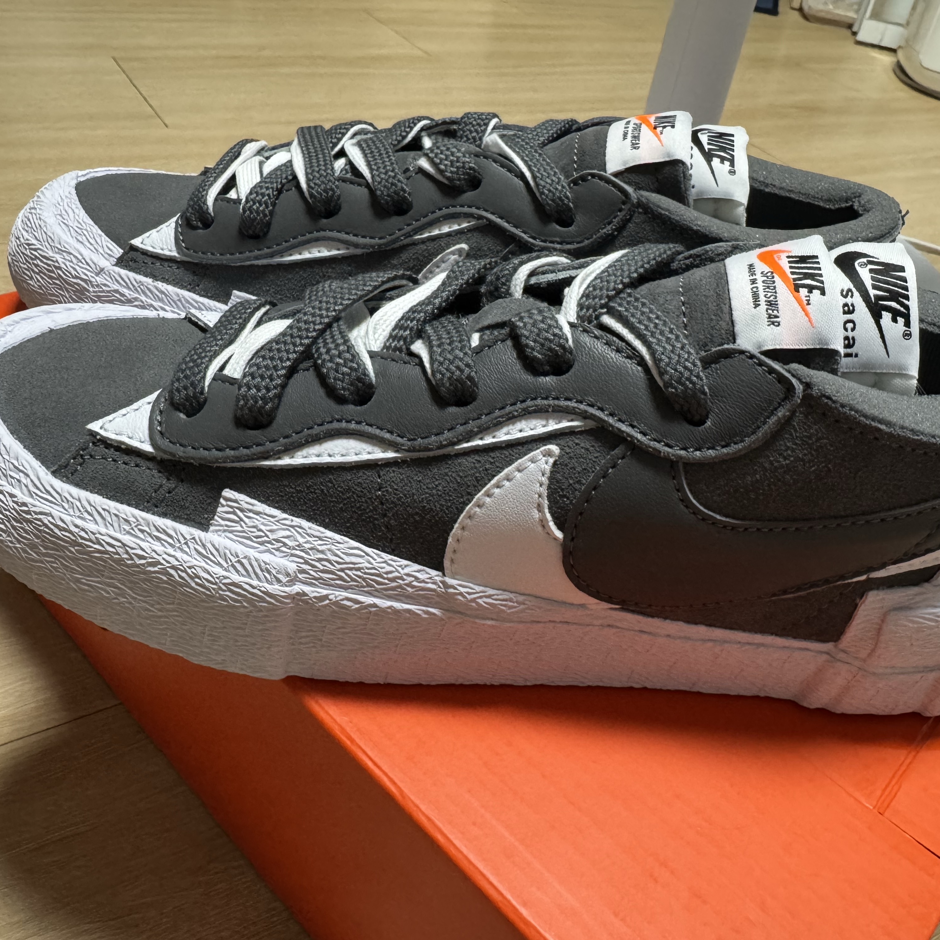 Nike x Sacai Blazer Low Iron Grey 착용 스타일 - 2