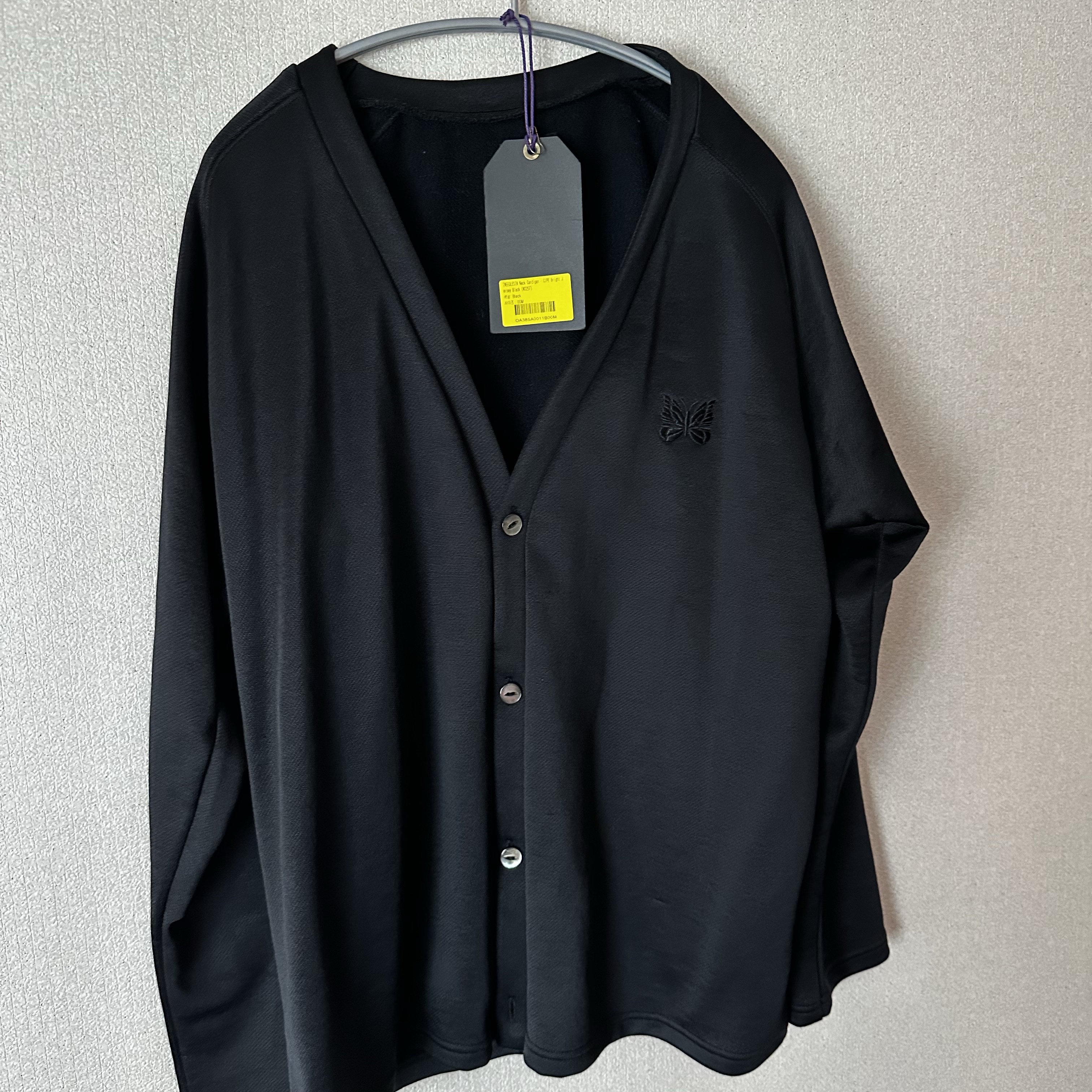 Needles V-Neck Cardigan C/PE Bright Jersey Black 착용 스타일
