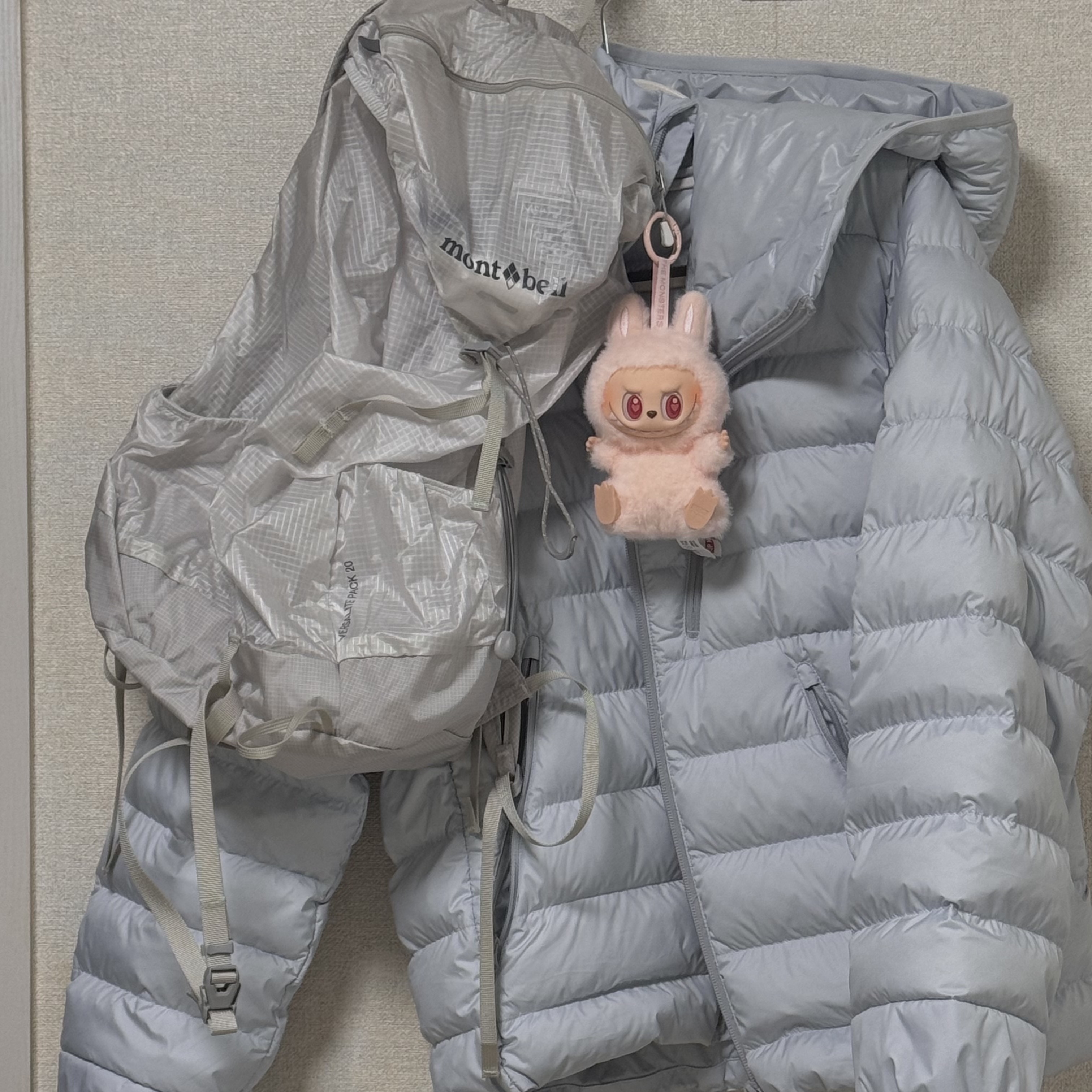 Montbell Versalite Pack 20 Backpack Ice White, Musinsa Standard City Leisure Hooded Light Down Jacket Cloudy Blue 착용 스타일