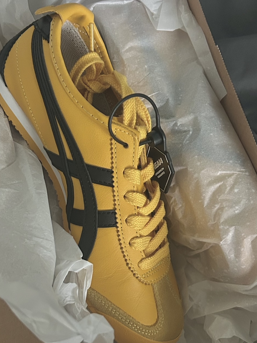 Onitsuka Tiger Mexico 66 Yellow Black 착용 스타일