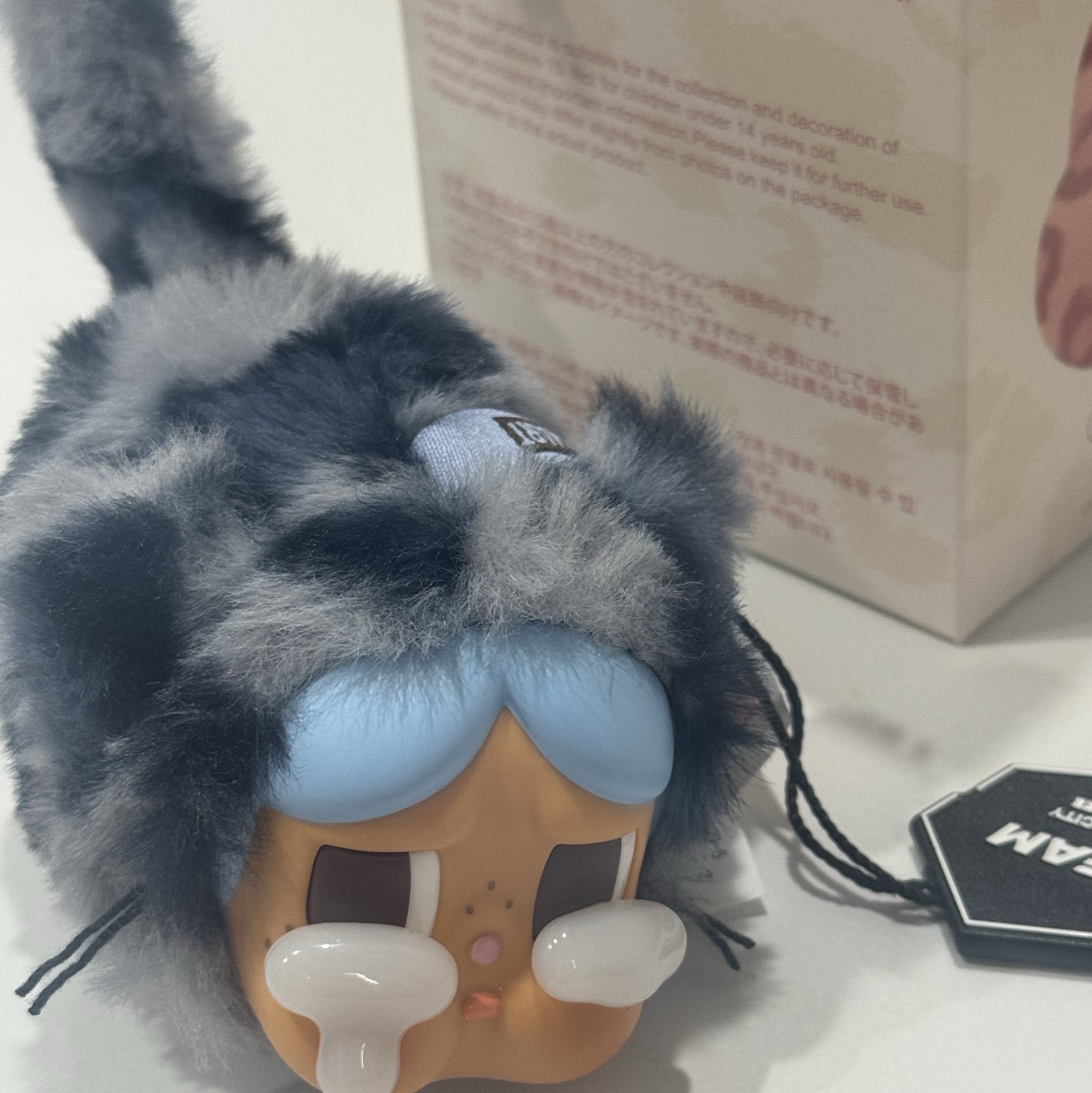 Pop Mart Crybaby Wild But Cutie Series Vinyl Plush Pendant Denim Cutie (Opened Case) 착용 스타일