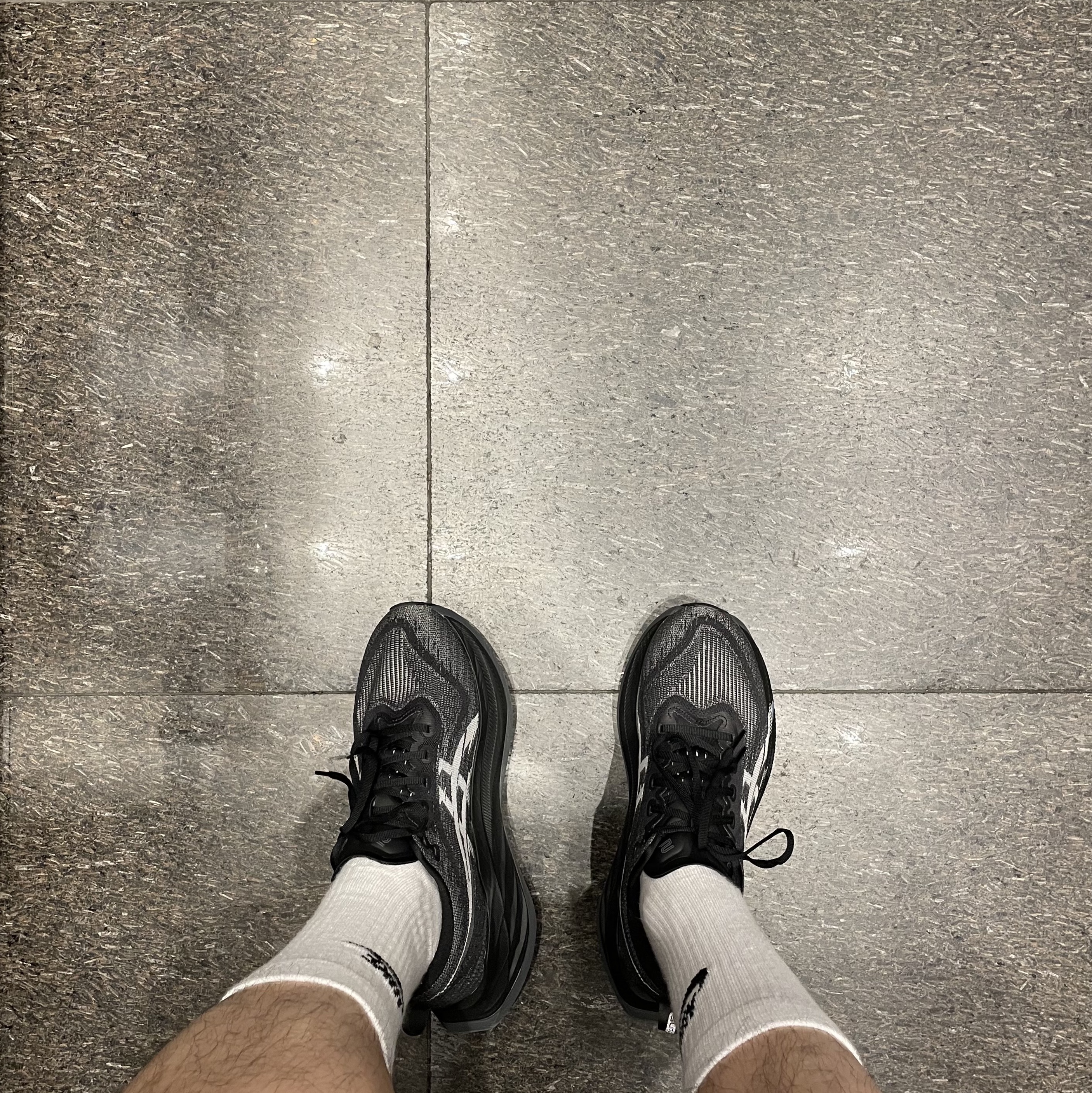 Asics Superblast 2 Black White 착용 스타일