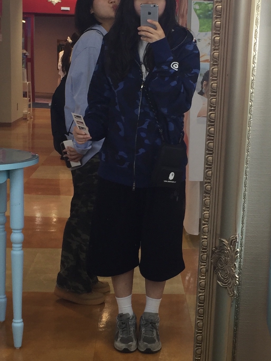 BAPE Color Camo Shark Full Zip Hoodie Navy 착용 스타일 - 5