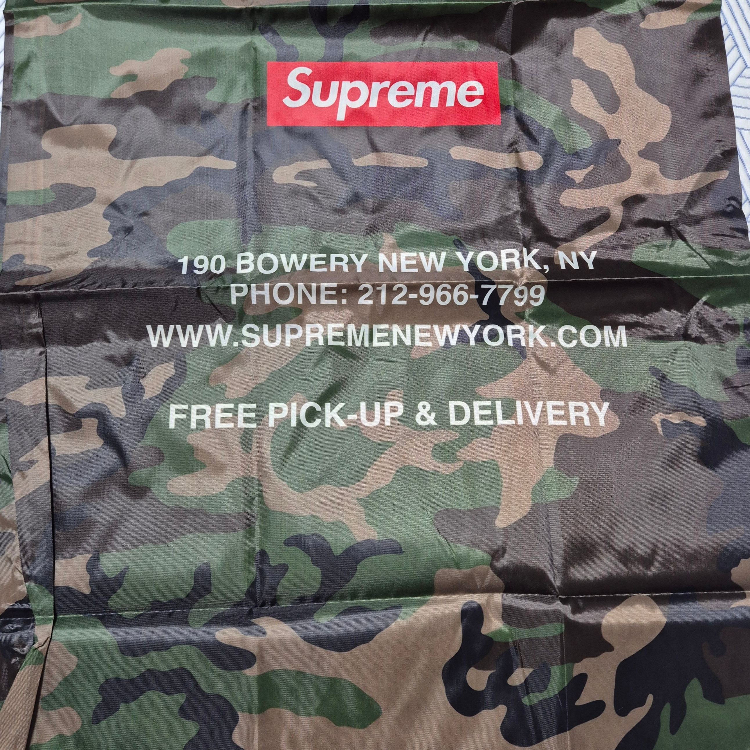 Supreme Playboi Carti T-Shirt Black - 25FW, Supreme Playboi Carti T-Shirt White - 25FW 착용 스타일 - 3