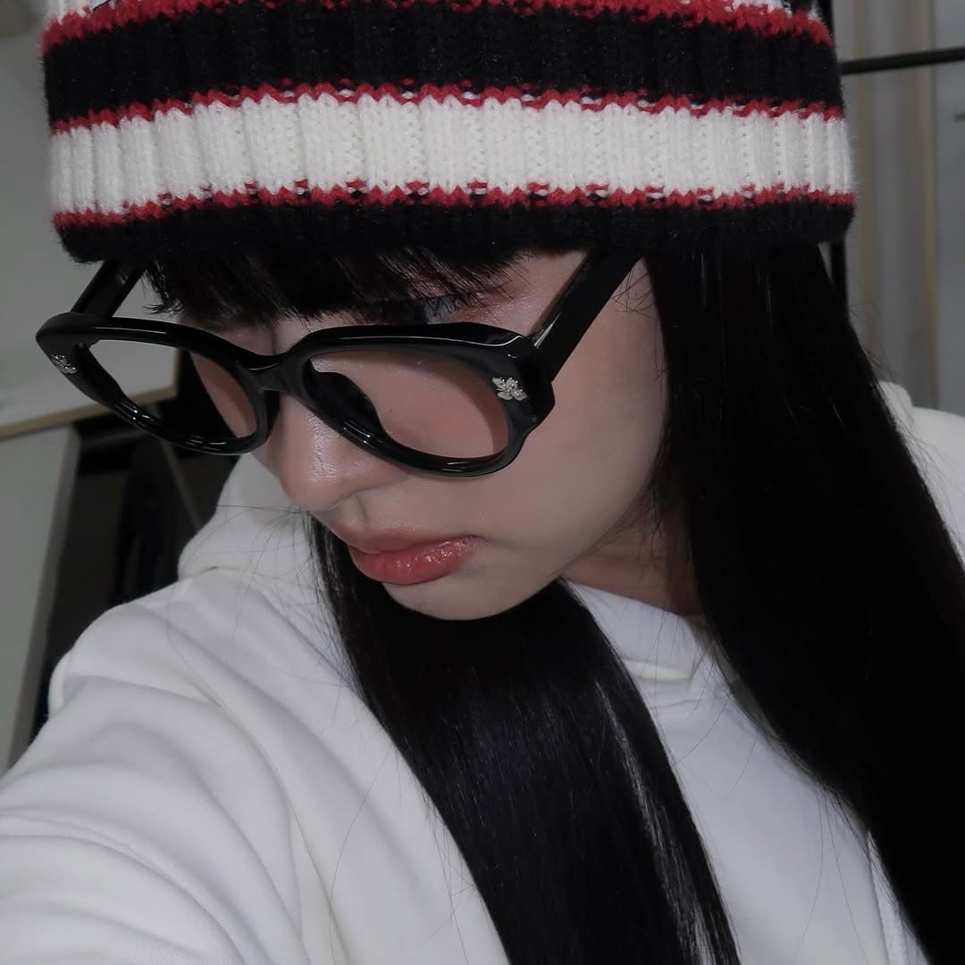Threecheers Sharon 01 Op Cat Eye Black 착용 스타일 - 5