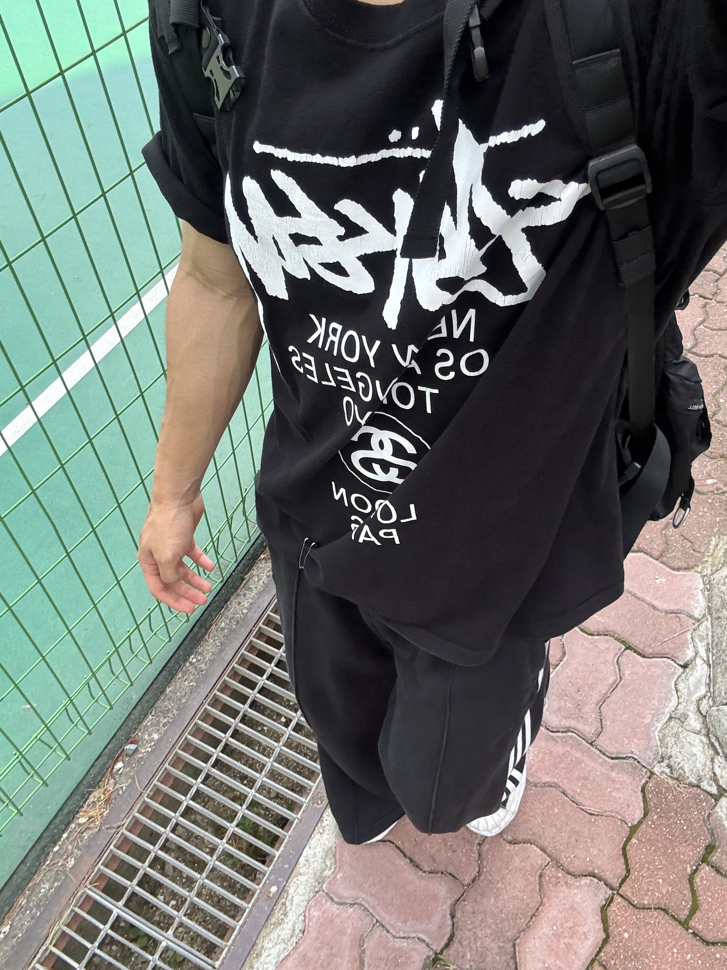 Stussy World Tour T-Shirt Black, Maison Mihara Yasuhiro Blakey OG Sole Canvas Low-top Sneakers Black White 착용 스타일