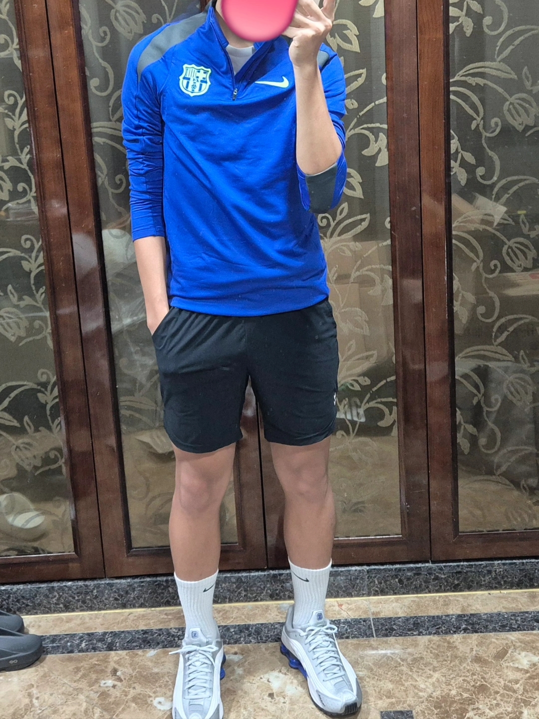 Nike Shox R4 White Racer Blue, Nike FC Barcelona Strike Third Dri-Fit Football Drill Top Old Royal Anthracite (Non Marking Ver.) 착용 스타일 - 1