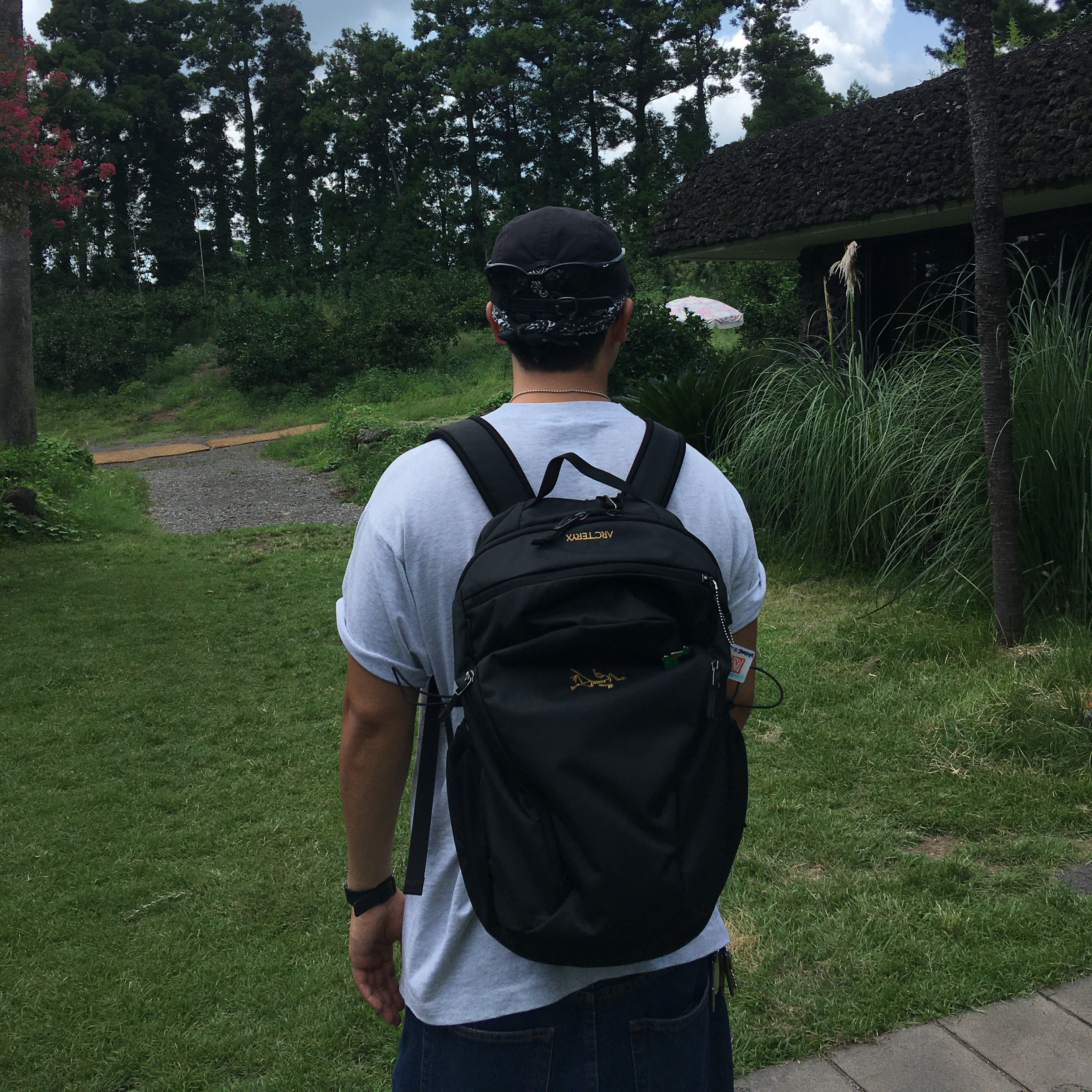 Arc'teryx Mantis 26 Backpack Black 착용 스타일 - 1