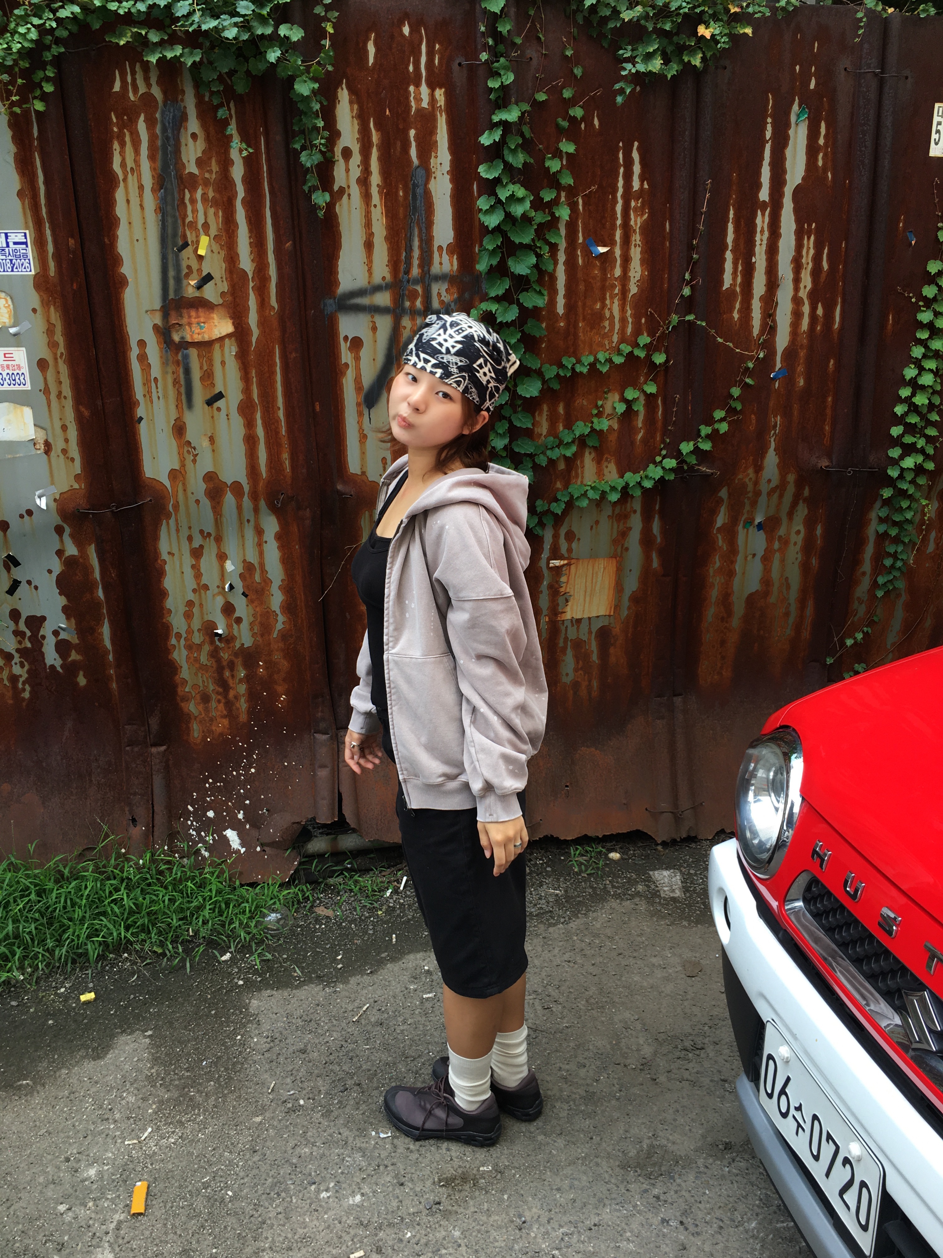 [KREAM 단독] NOMANUAL Painted Hooded Zip-up Washed Warm Gray, (W) On Running x Post Archive Faction (Paf) Cloudventure Peak Cacao Espresso 착용 스타일