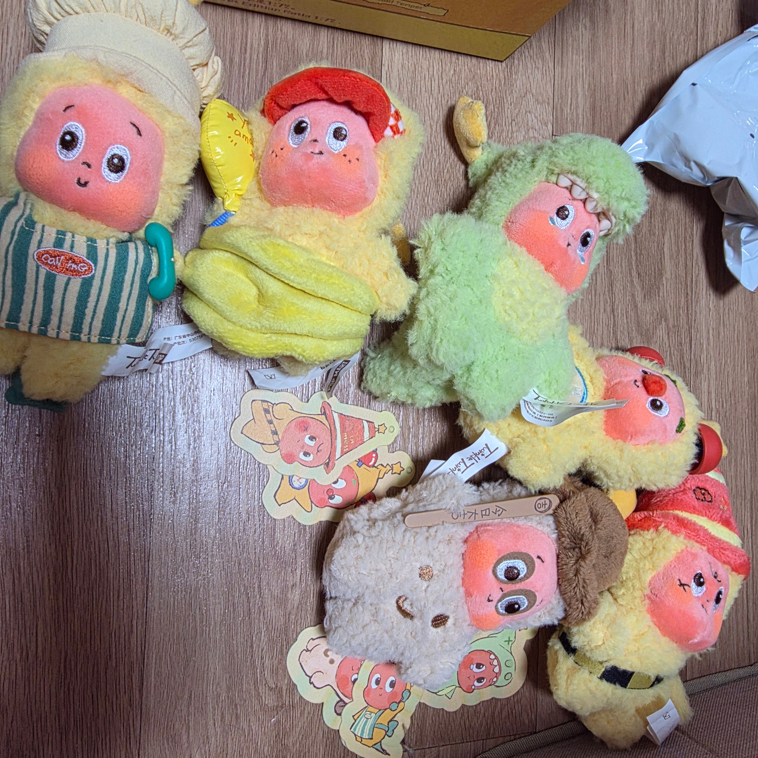 Pop Mart Twinkle Twinkle Be A Little Star Series Plush Pendant Sealed Case (6 Blind Boxes) 착용 스타일