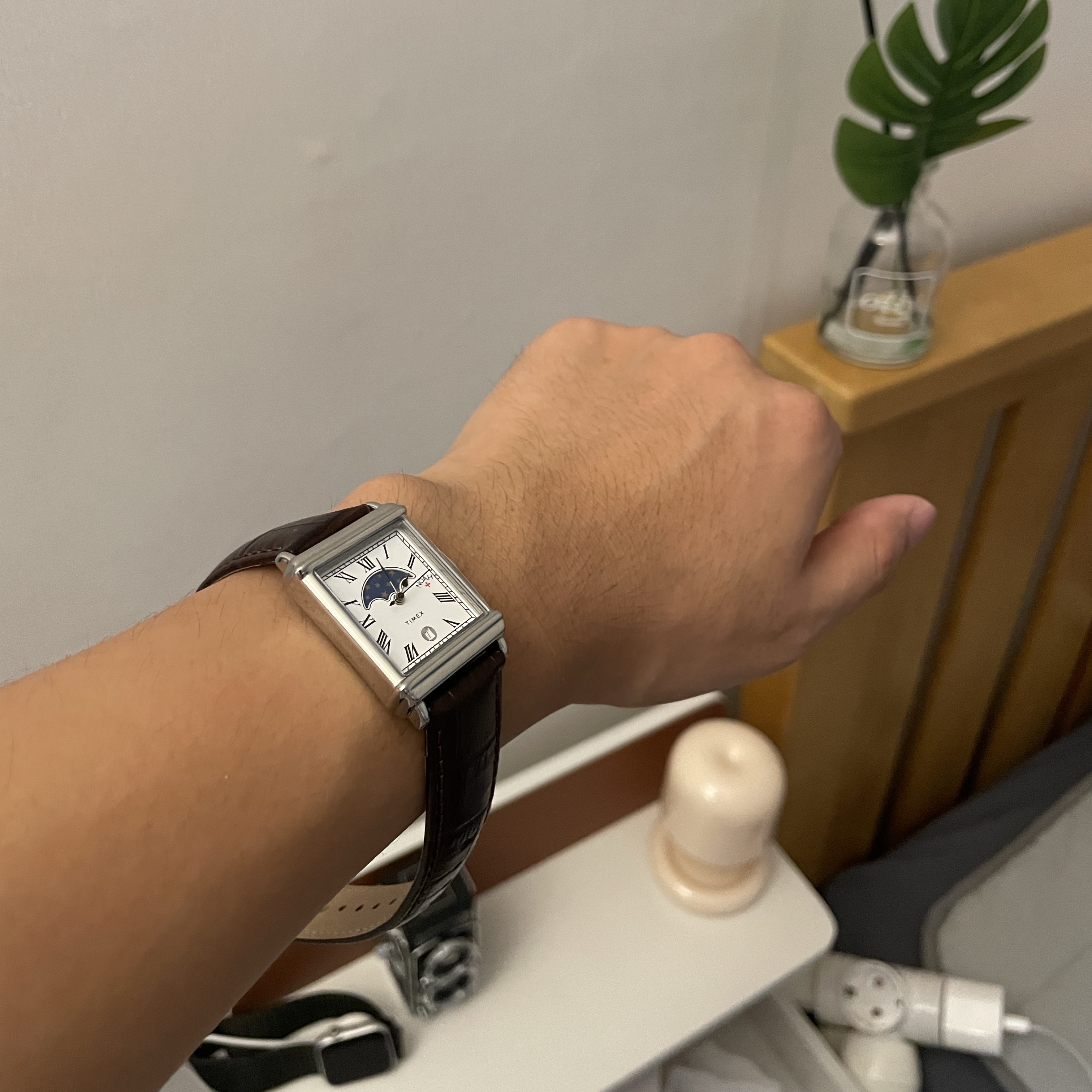 Timex x Noah Moon 37mm Phase Watch Brown Steel 착용 스타일 - 4