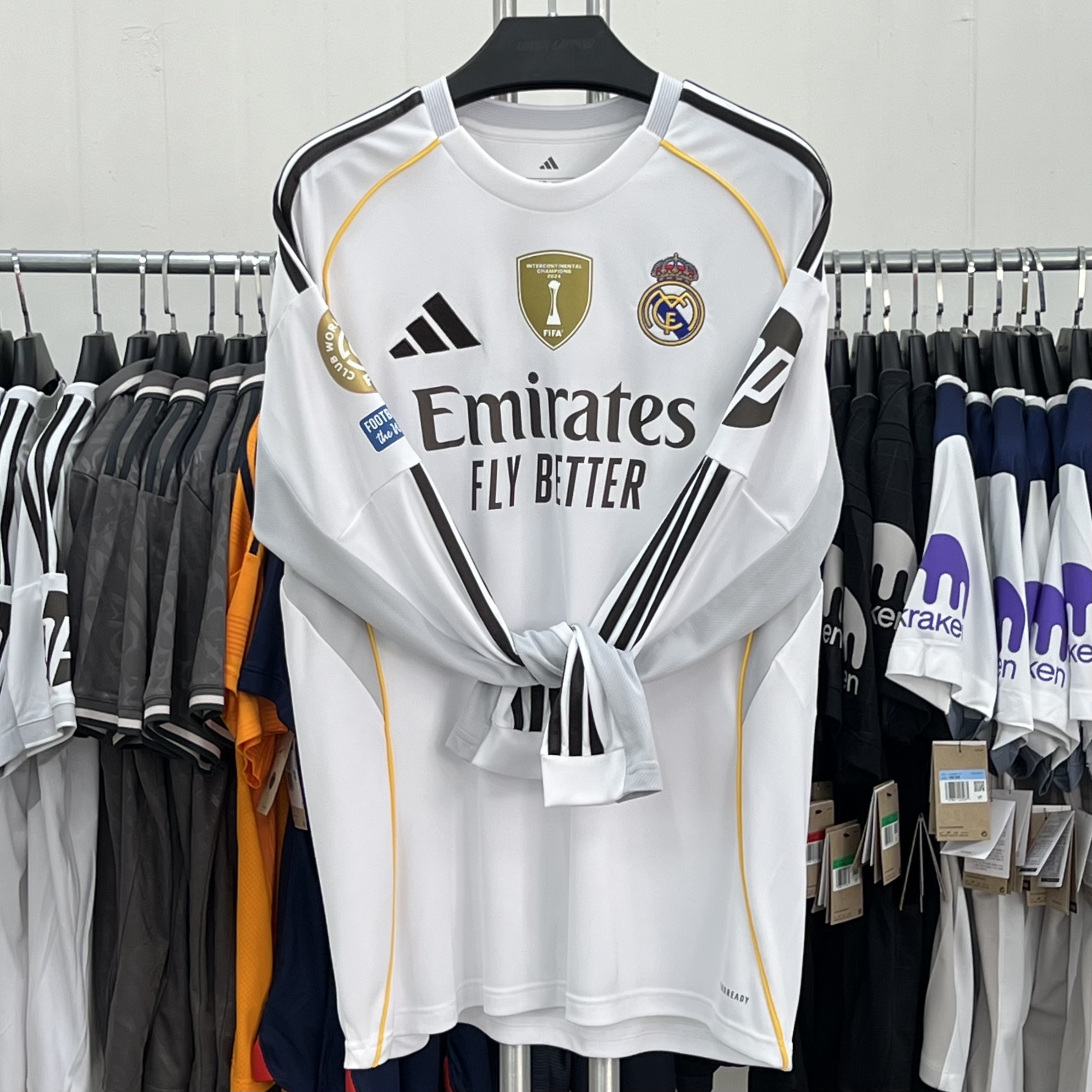 Adidas Real Madrid 99/00 Home Jersey White - KR Sizing (Non Marking Ver.), Adidas Real Madrid Originals Track Top Charcoal Grey - KR Sizing 착용 스타일 - 2