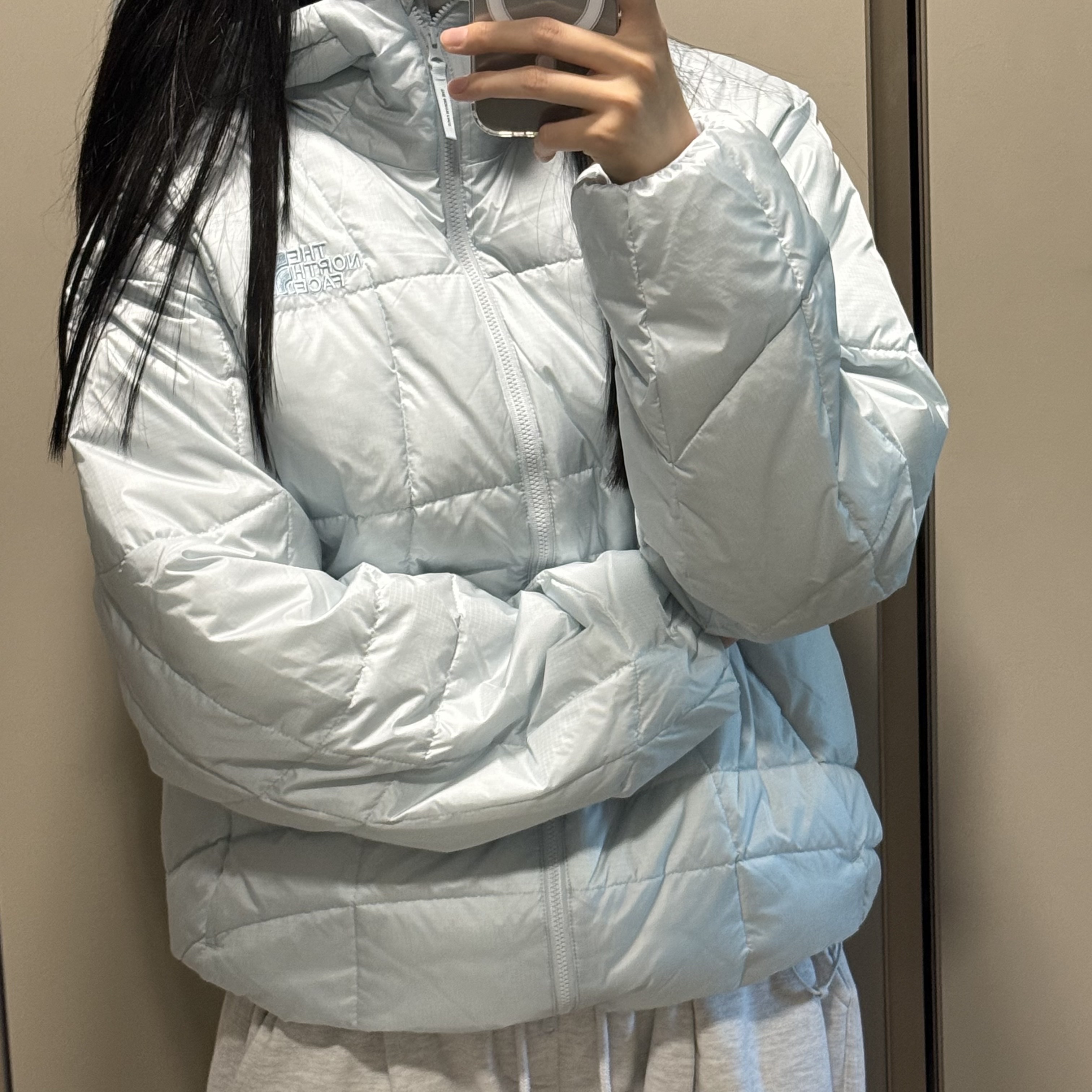 The North Face Matier EX RDS Down Hoodie Light Gray - 25FW, The North Face Wave LT On Jacket Black -25FW 착용 스타일 - 2