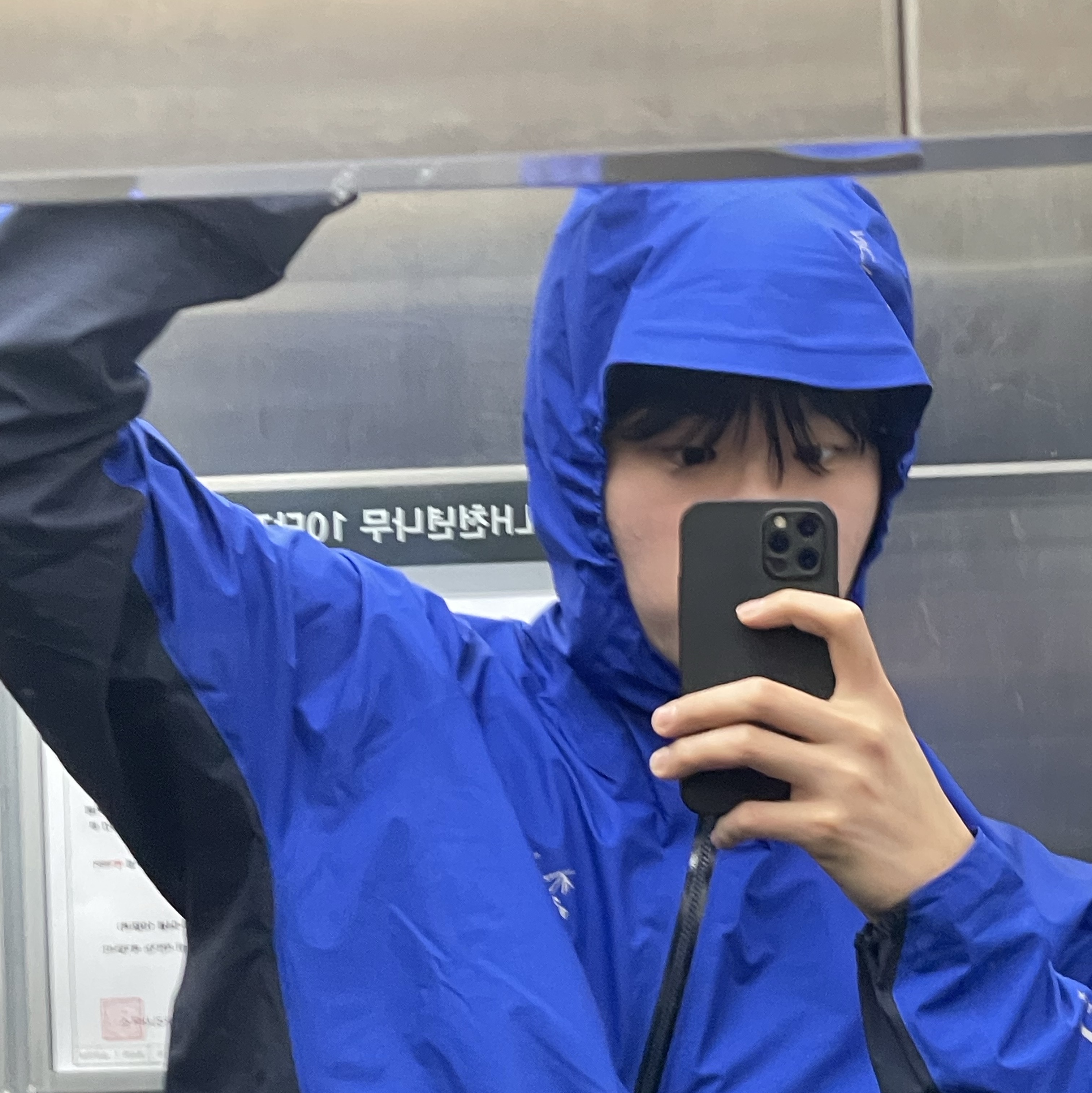Arc'teryx Norvan shell Jacket Vitality Black Sapphire, On Running x Post Archive Faction (Paf) Cloudventure Peak Cacao Espresso 착용 스타일 - 2